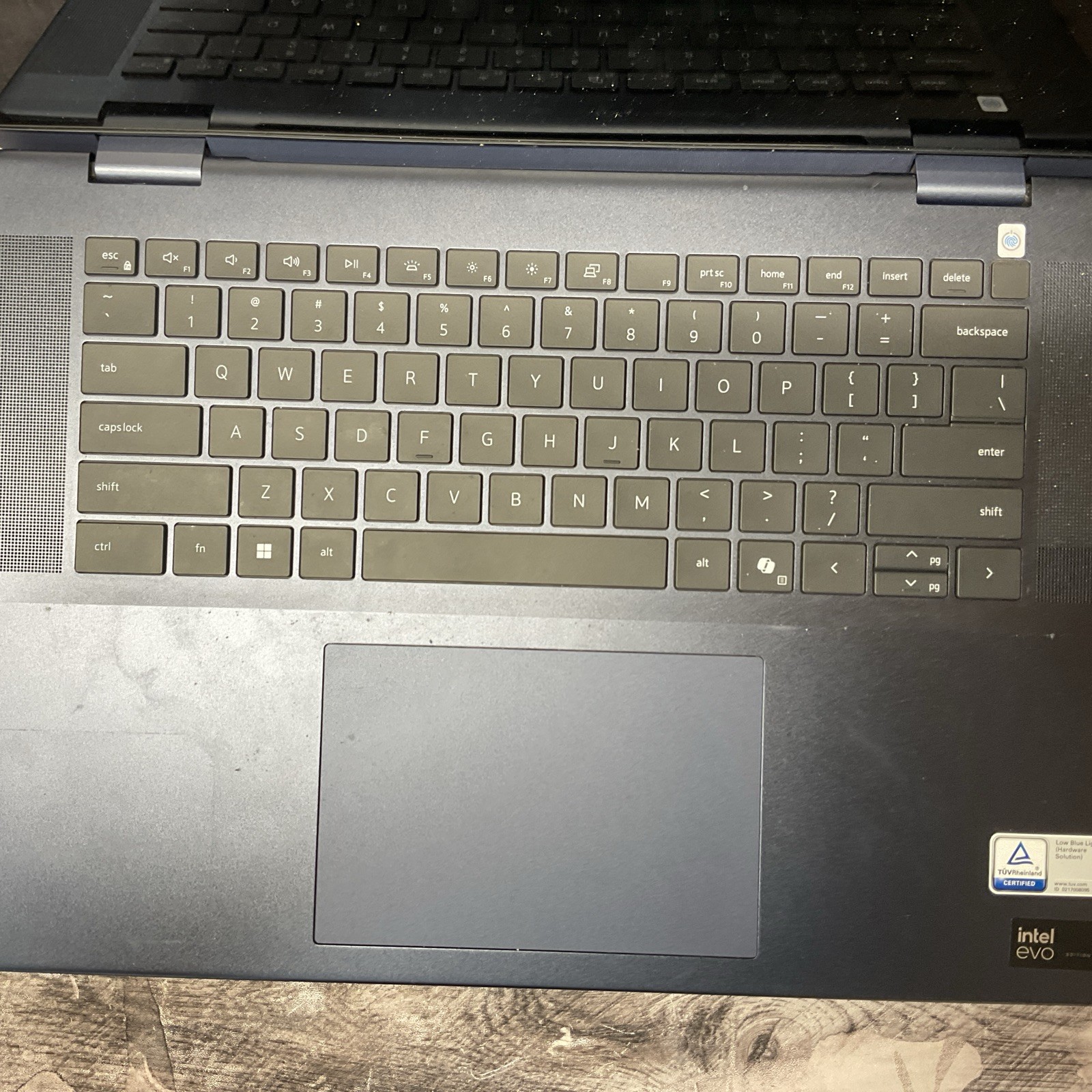 Dell Inspiron 16 7640 2-in-1 / Core Ultra 7 / 32GB / No POST / No SSD / M5