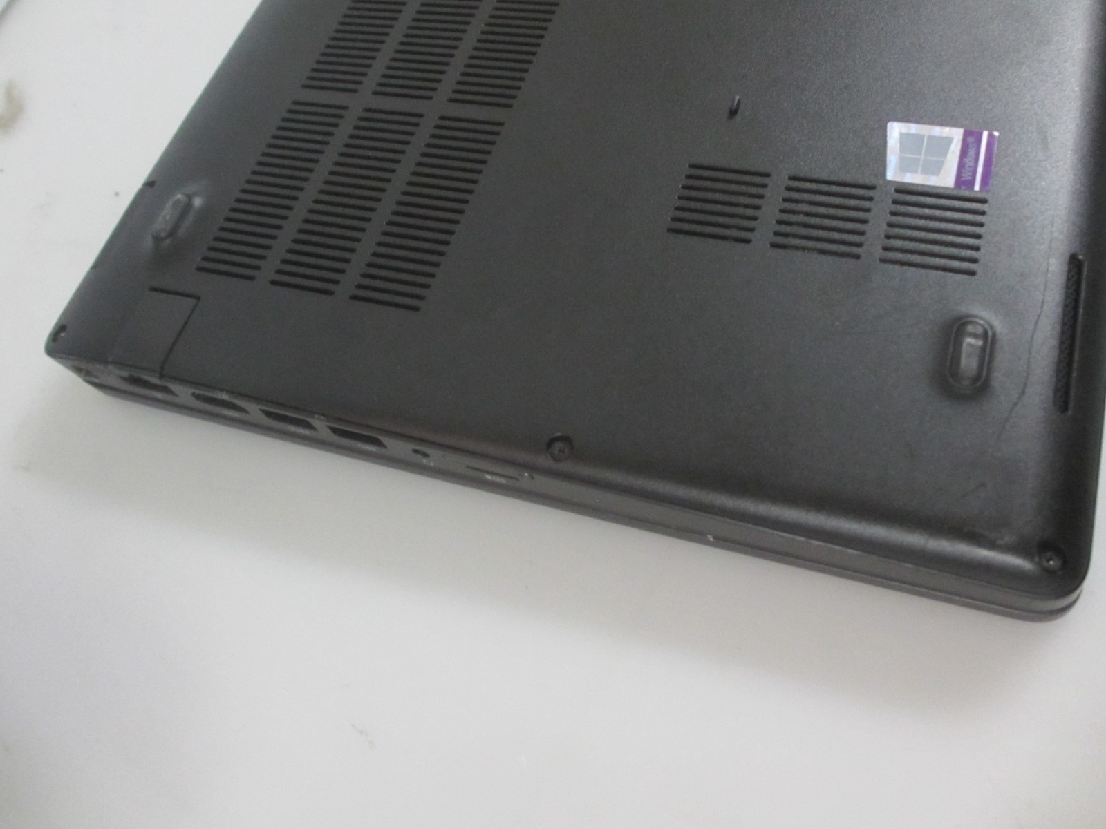 Dell Latitude 5500 i5-8265U 1.6GHz 16GB/240GB m2SSD [NO OS] Laptop + AC READ-)