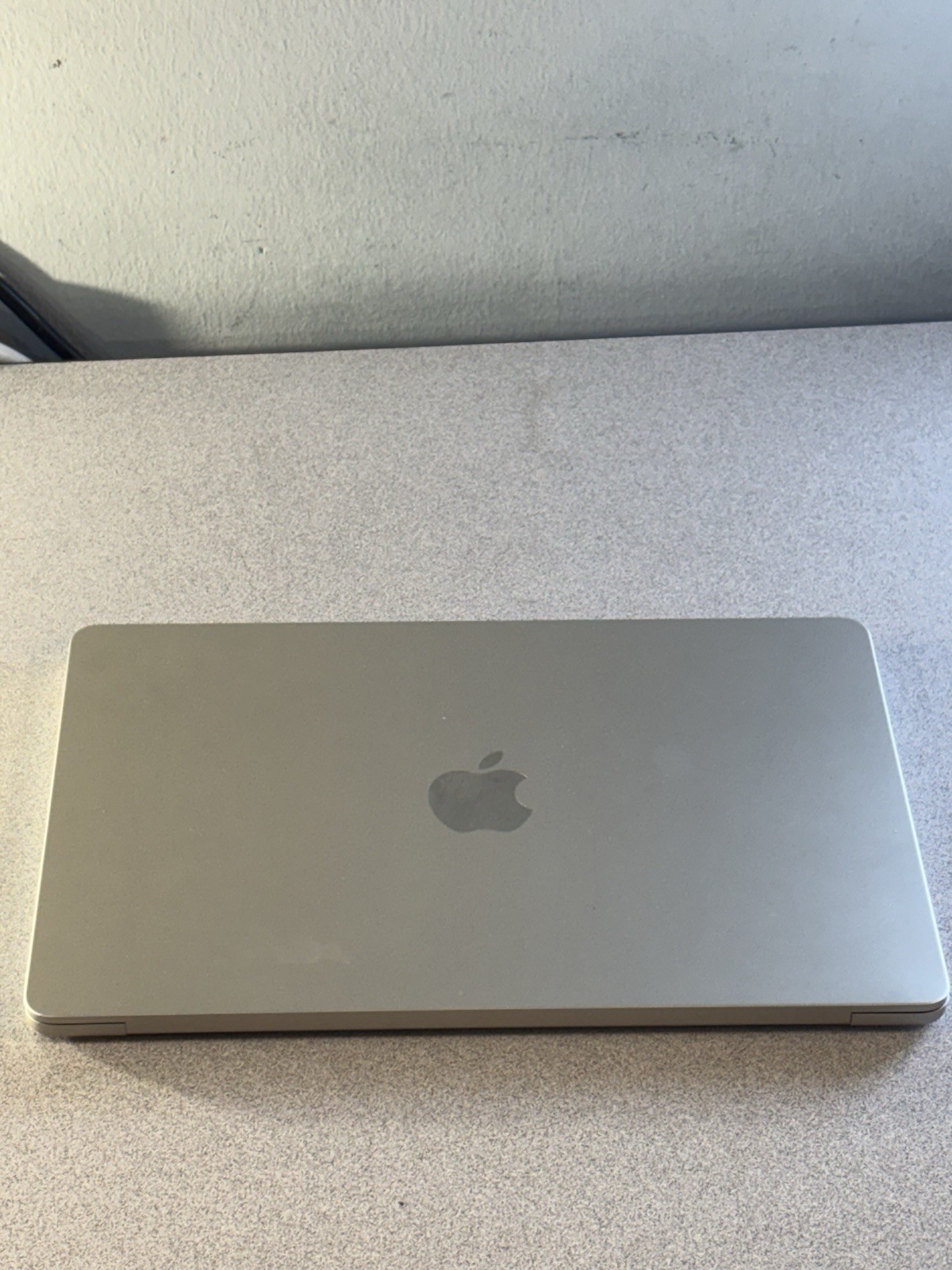 Apple MacBook Air M2 2022 Model 13.3″Gray (256GB SSD, 8GB Ram) Charger Included