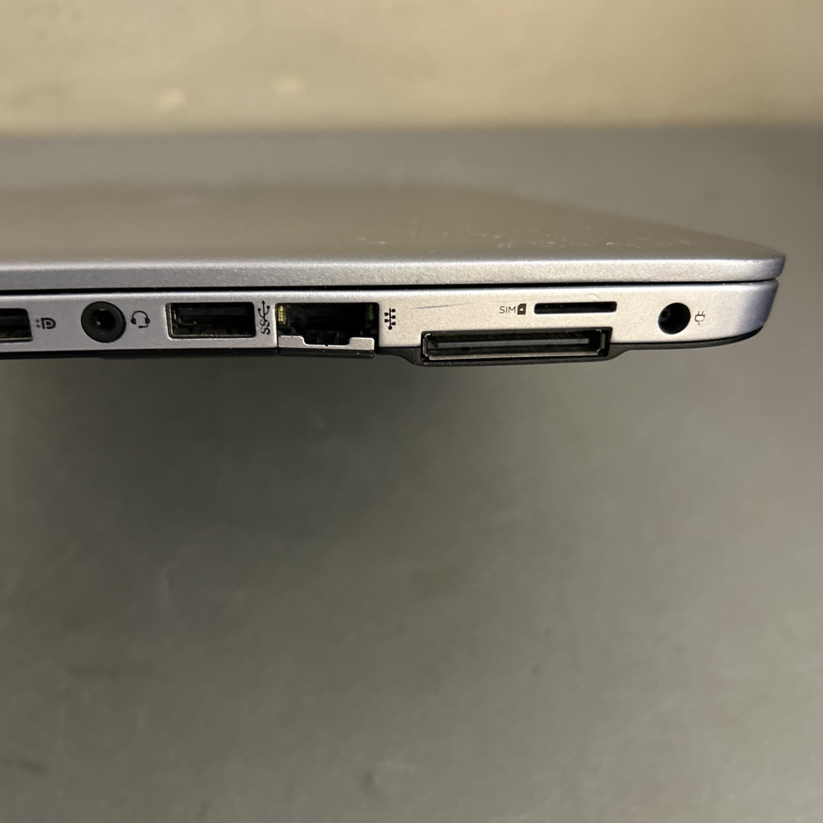 HP EliteBook 840 G4 14″ Core i5 8GB RAM, 256 GB SSD Window 11