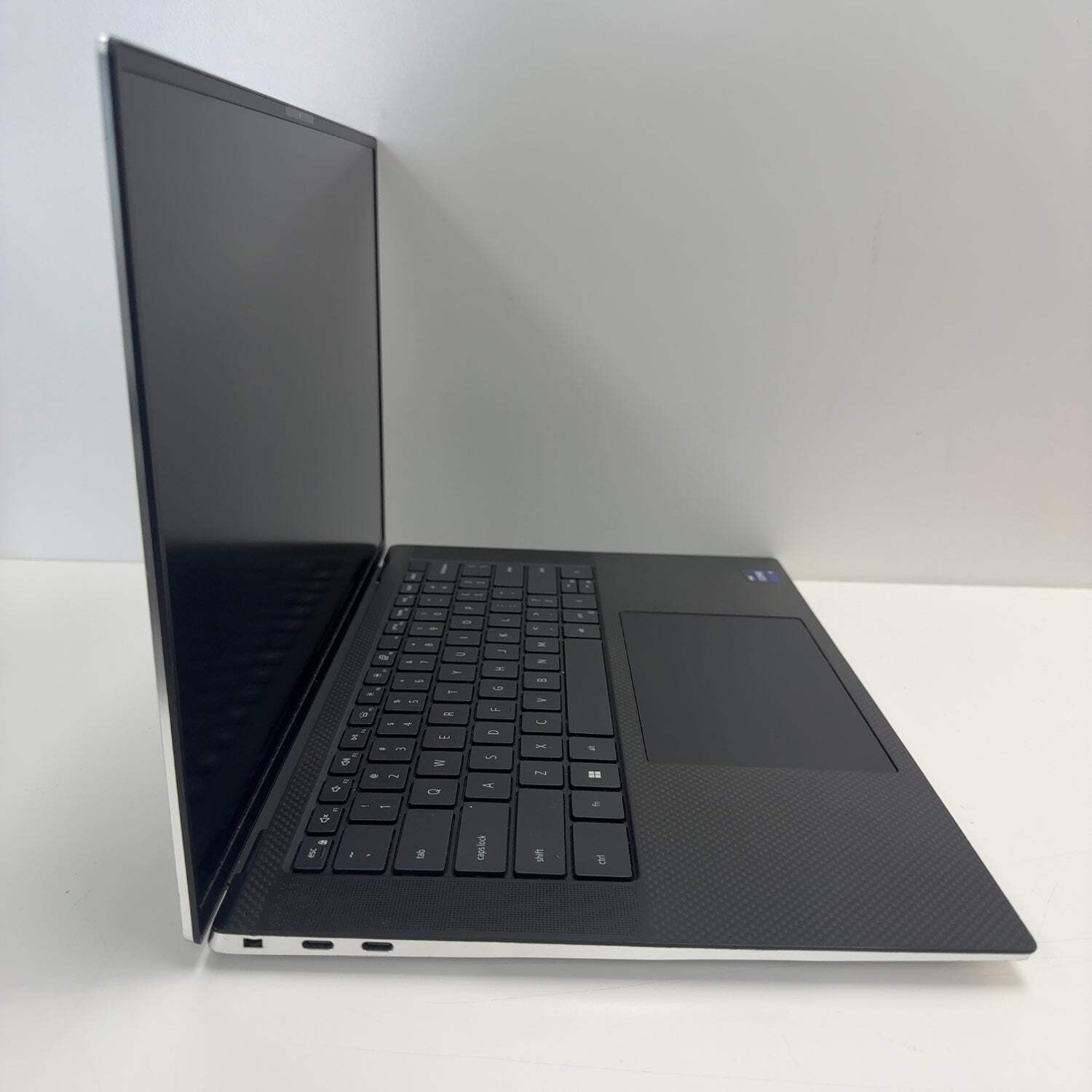 Dell 15 9530 15.6″ i9-13900H 2.6GHz 32GB RAM 2TB SSD SSD GeForce RTX 4060