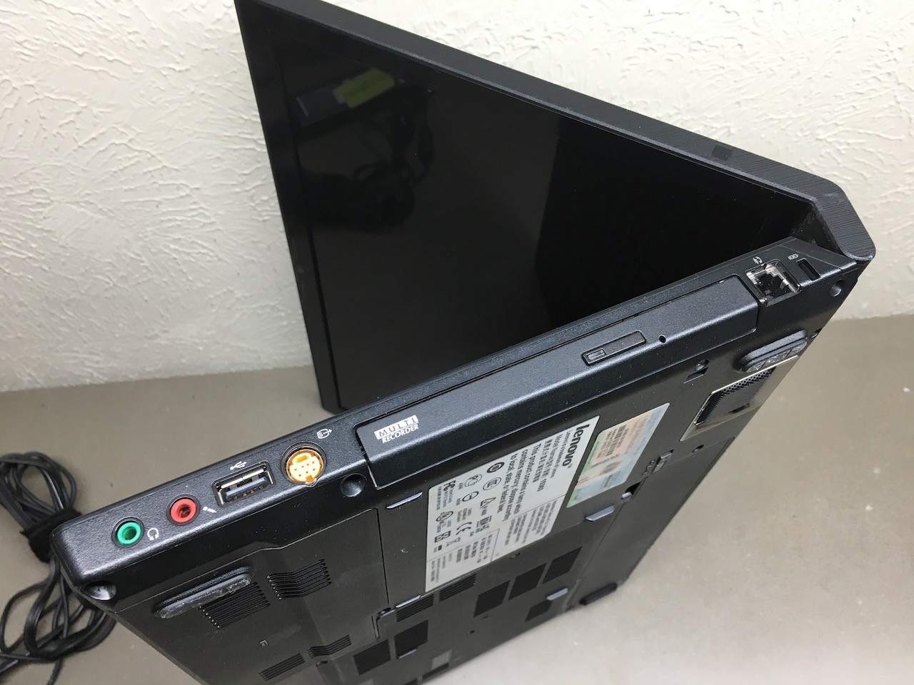 Lenovo Laptop IdeaPad Y510 15.4″ Pentium T2390 2GB RAM 160GB HD Windows 7 Pro