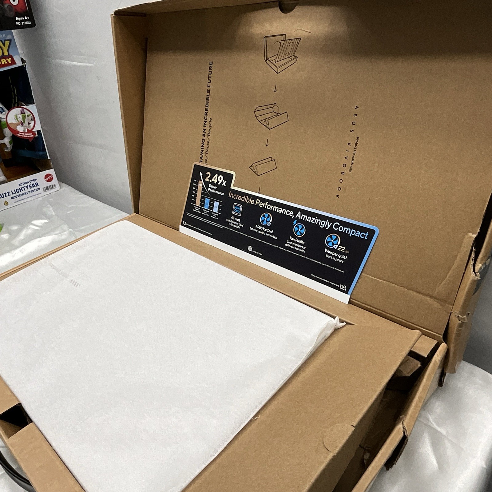 ASUS VivoBook 16 16in Core i9 16GB RAM 1TB SSD Win 11 Home Silver. Torn box.