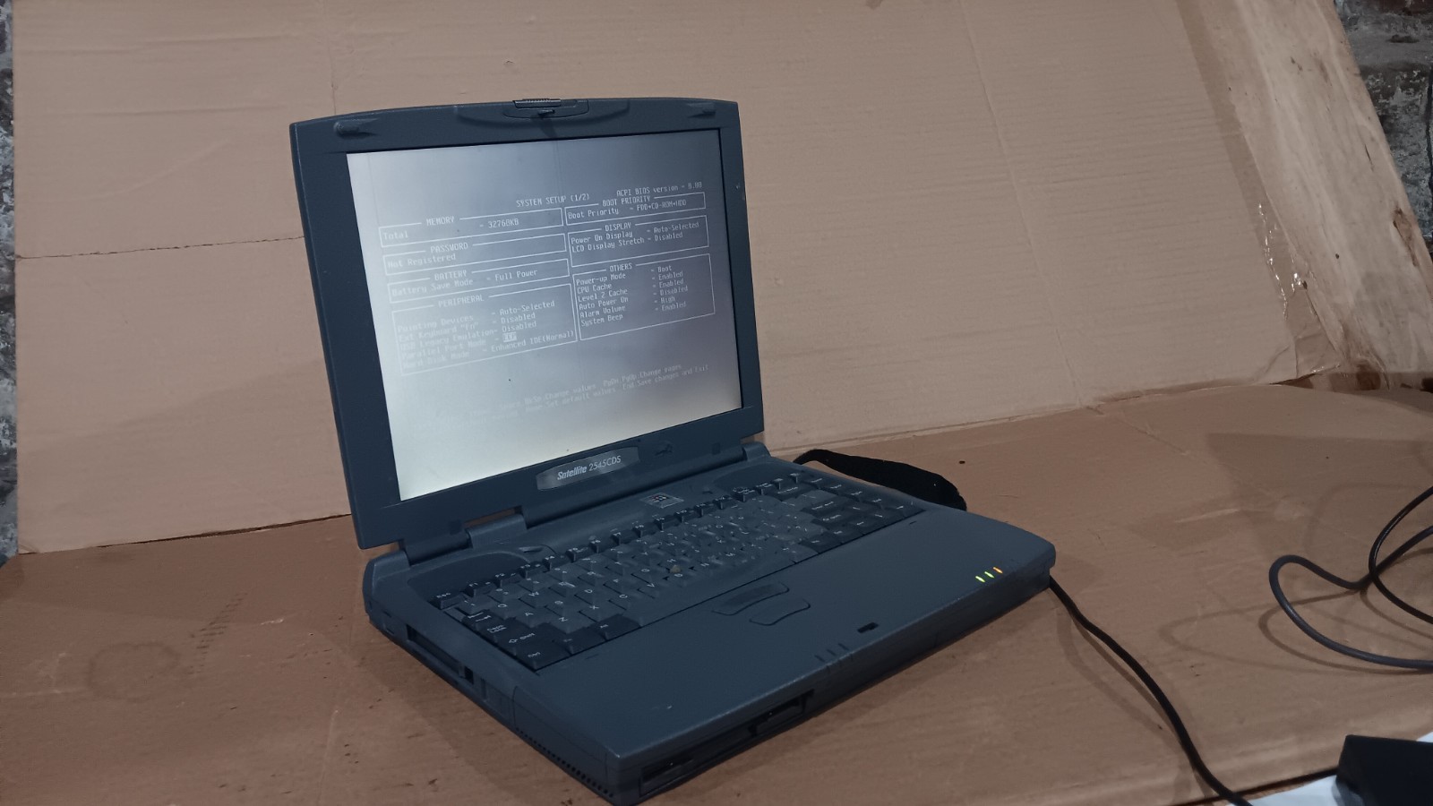 Vintage Toshiba Satellite 2545CDS Retro Laptop AMD K6-2 processor 333 MHz Parts