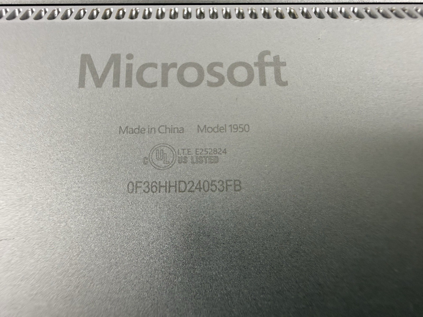 Microsoft Surface Laptop 5 13.5” 1950 Intel Core i7-1265U 16GB RAM 512GB NVME
