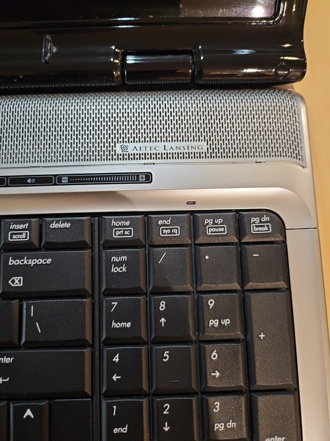 HP Pavilion DV9000 17.3″ Windows Vista Home Laptop AMD X2 CPU 2GB DVDRW dv9410us