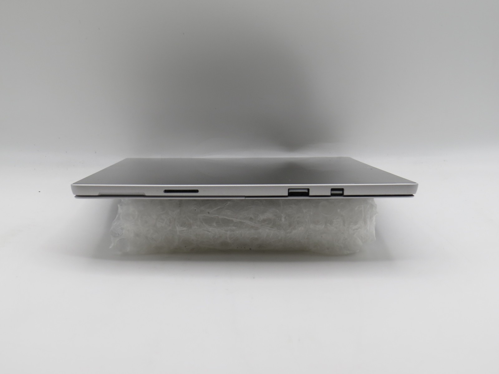 Microsoft Surface Pro 5 | m3-7Y30 @ 1GHz | 4GB DDR3 | 12″ | 128GB HDD | No OS/AC