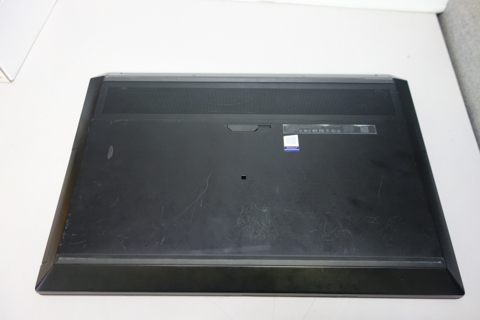 HP ZBook 17 G5 17″ i7-8850H 2.6GHz 32GB/512GB m2 SSD UBUNTU Laptop +AC [NO BTRY]