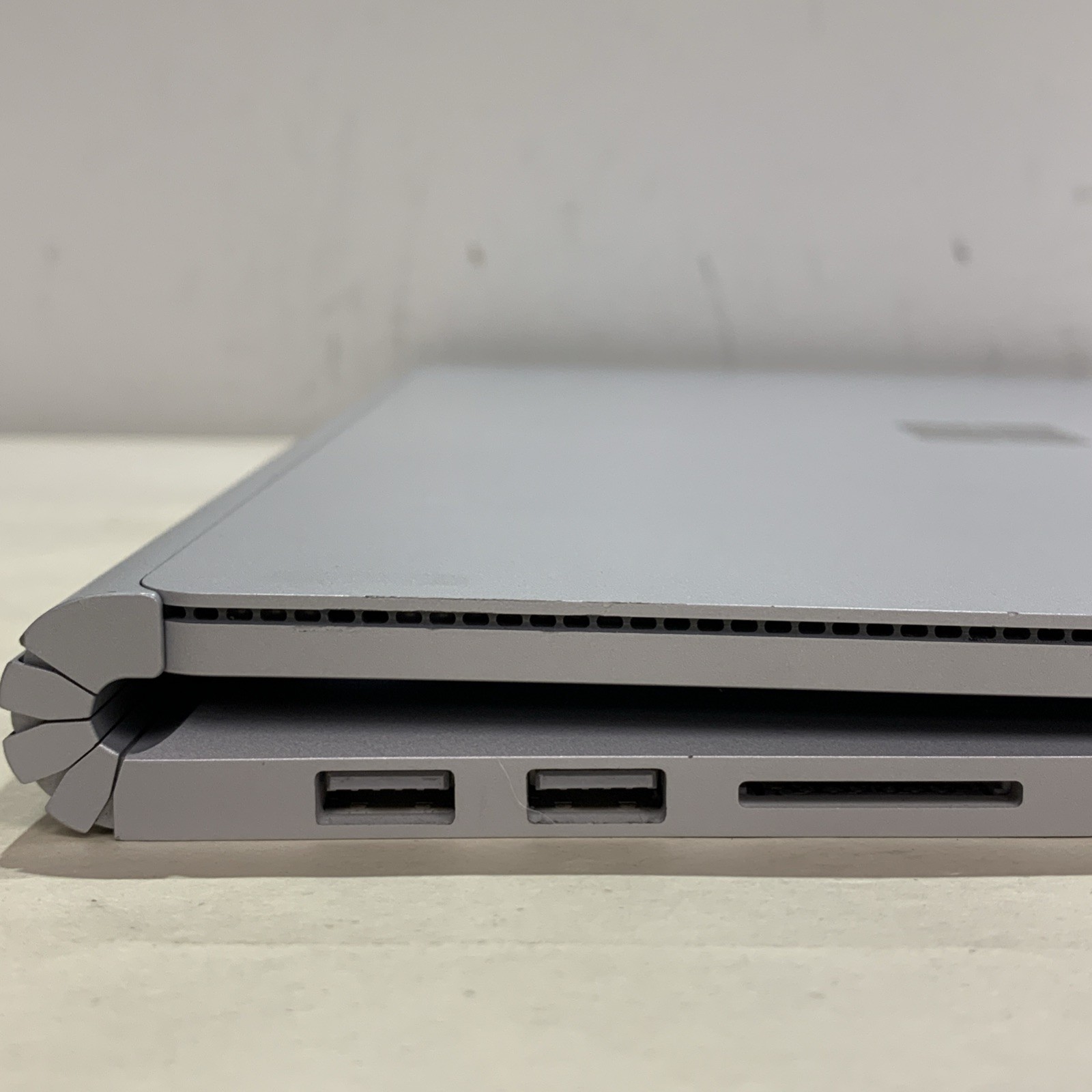 Microsoft Surface Book 2 i5-8350U 16GB RAM 256GB SSD Win11 Pro