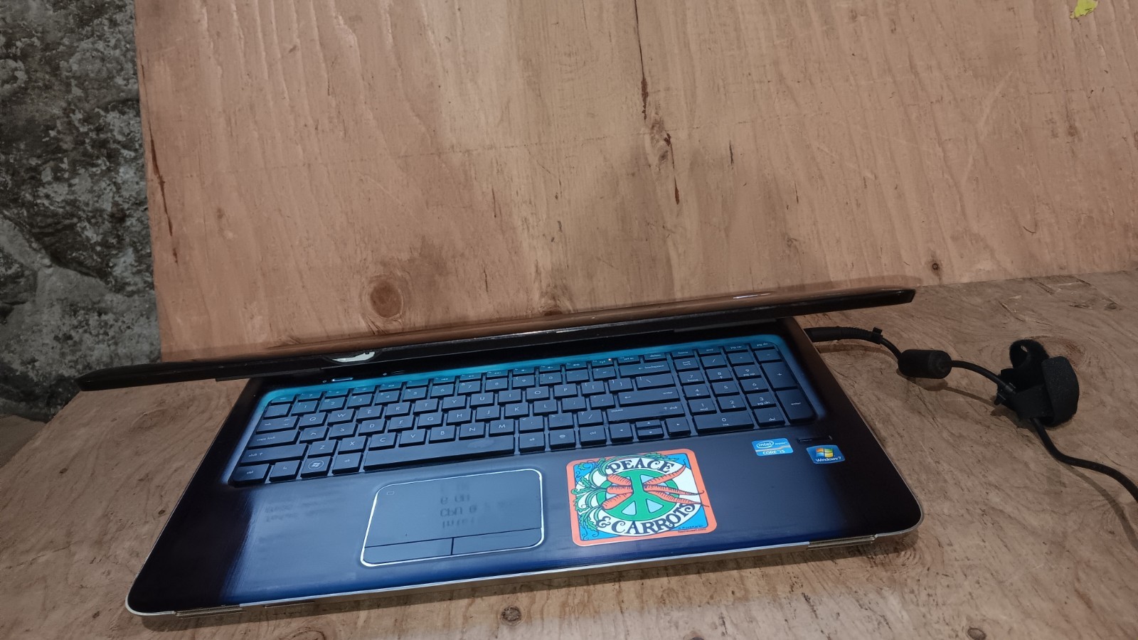 HP Pavilion DV7-6B55DX Laptop Intel core i5-2430M @2.40 GHz 17.3″ LCD Screen P/R