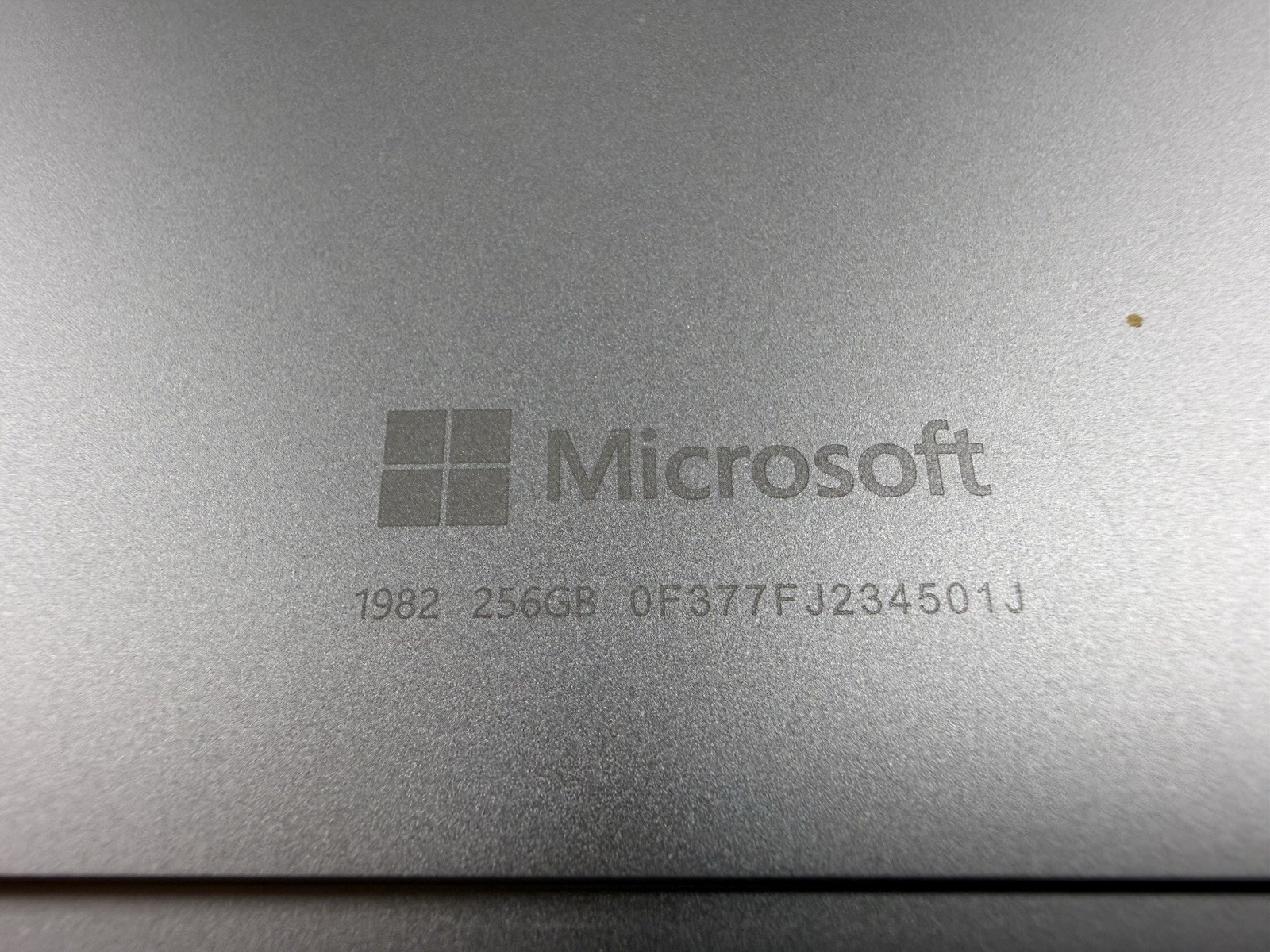 Microsoft Surface Pro 8 (1982) i5-1145G7 – 16GB RAM – 256GB 120Hz – Win 11 Pro