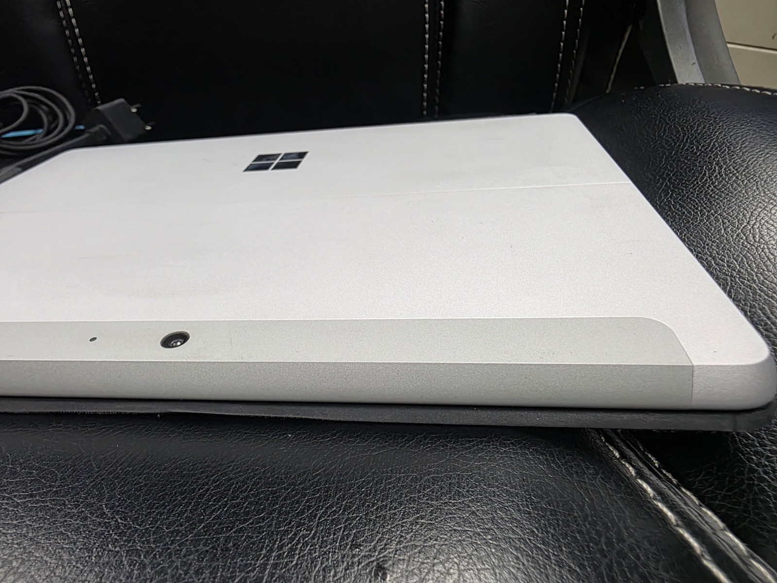 Microsoft Surface Go 3 i3-10100Y 1.3GHz 8GB RAM 128GB SSD+ Charger+Keyboard+ Pen