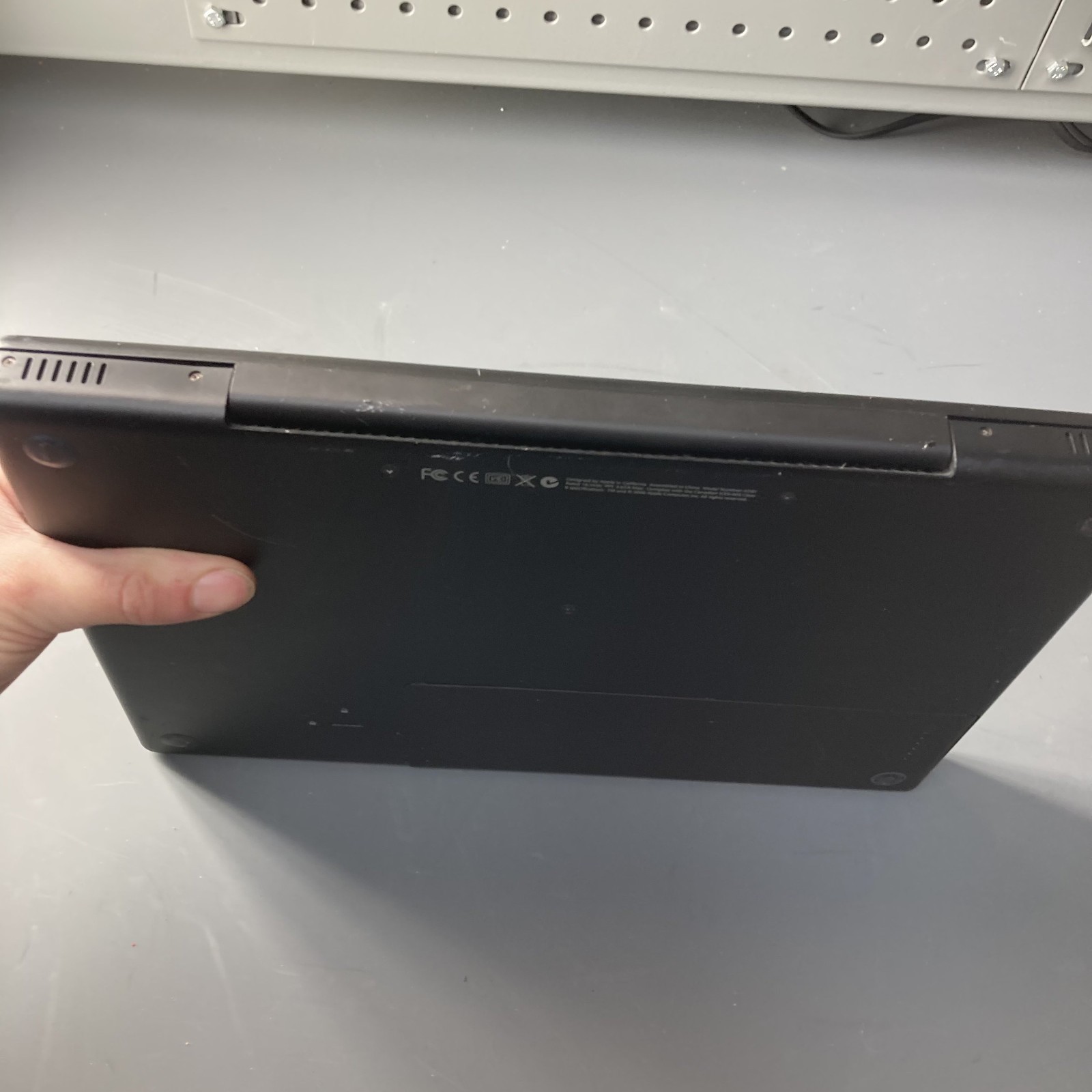 Apple MacBook A1181 13″ Intel Core 2 Duo 2GHz 2GB RAM 160GB HDD Dim Backlight