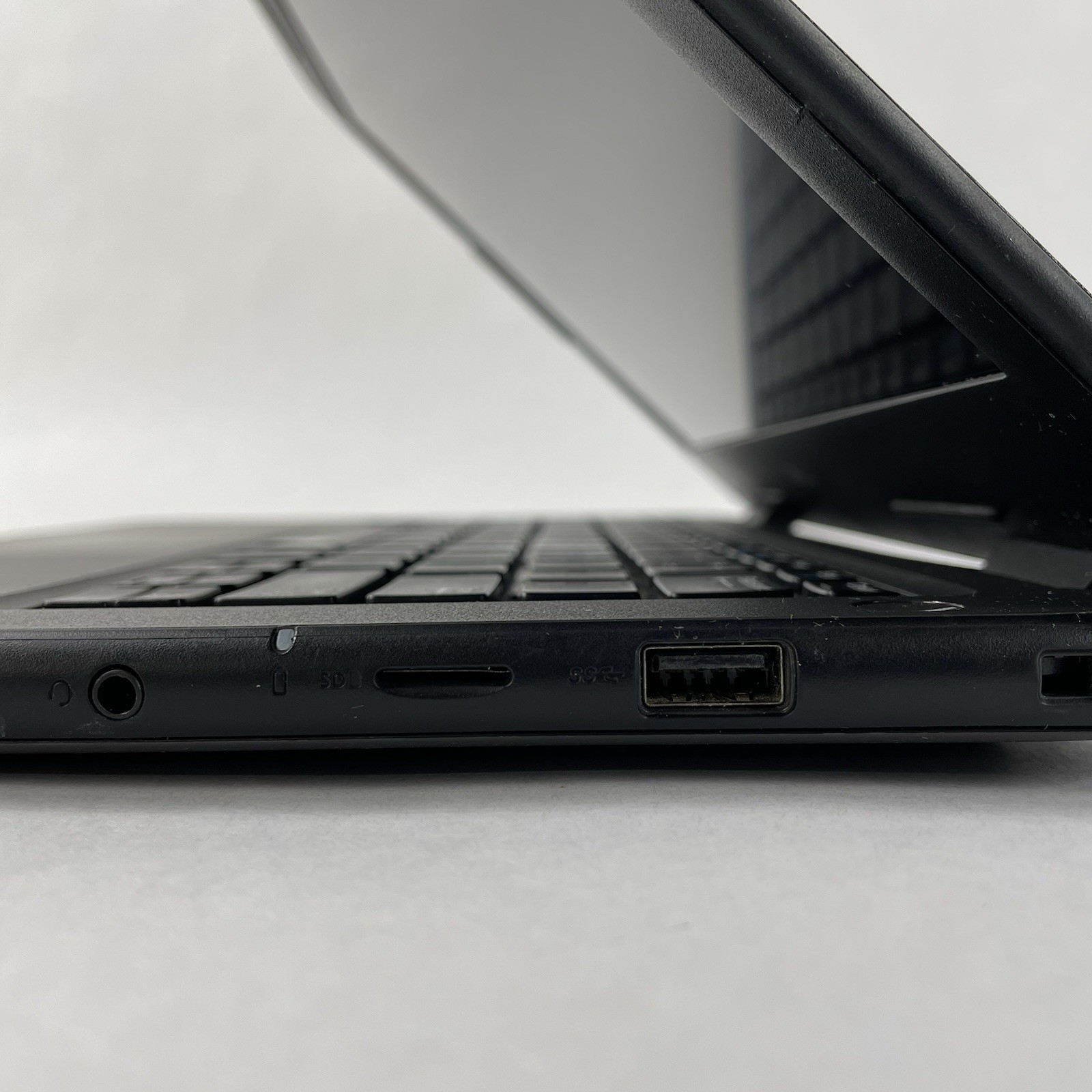 Dell Latitude 3310 13.3″ i5-8265U 1.60 GHz 8 GB RAM No SSD/OS/AC/Batt – READ