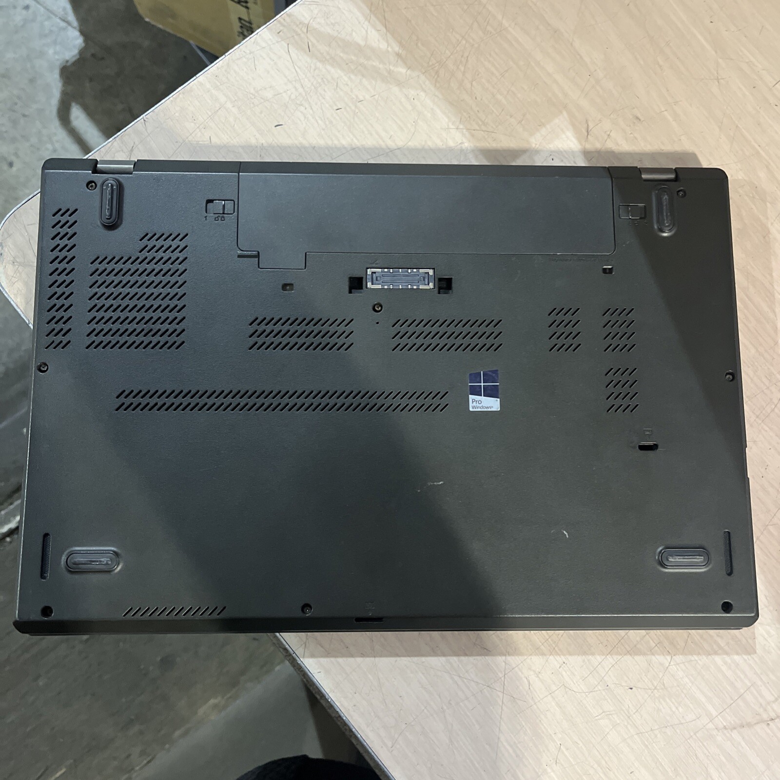 LENOVO THINKPAD T560 INTEL CORE I5-6300U 2.40GHZ 4GB RAM NO HD .