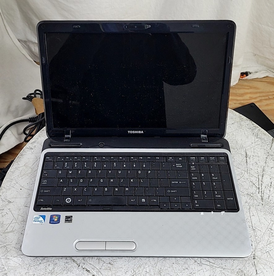 TOSHIBA SATELLITE L755 PSK1WU-06601D Laptop PENTIUM B940 4GB SEE NOTES