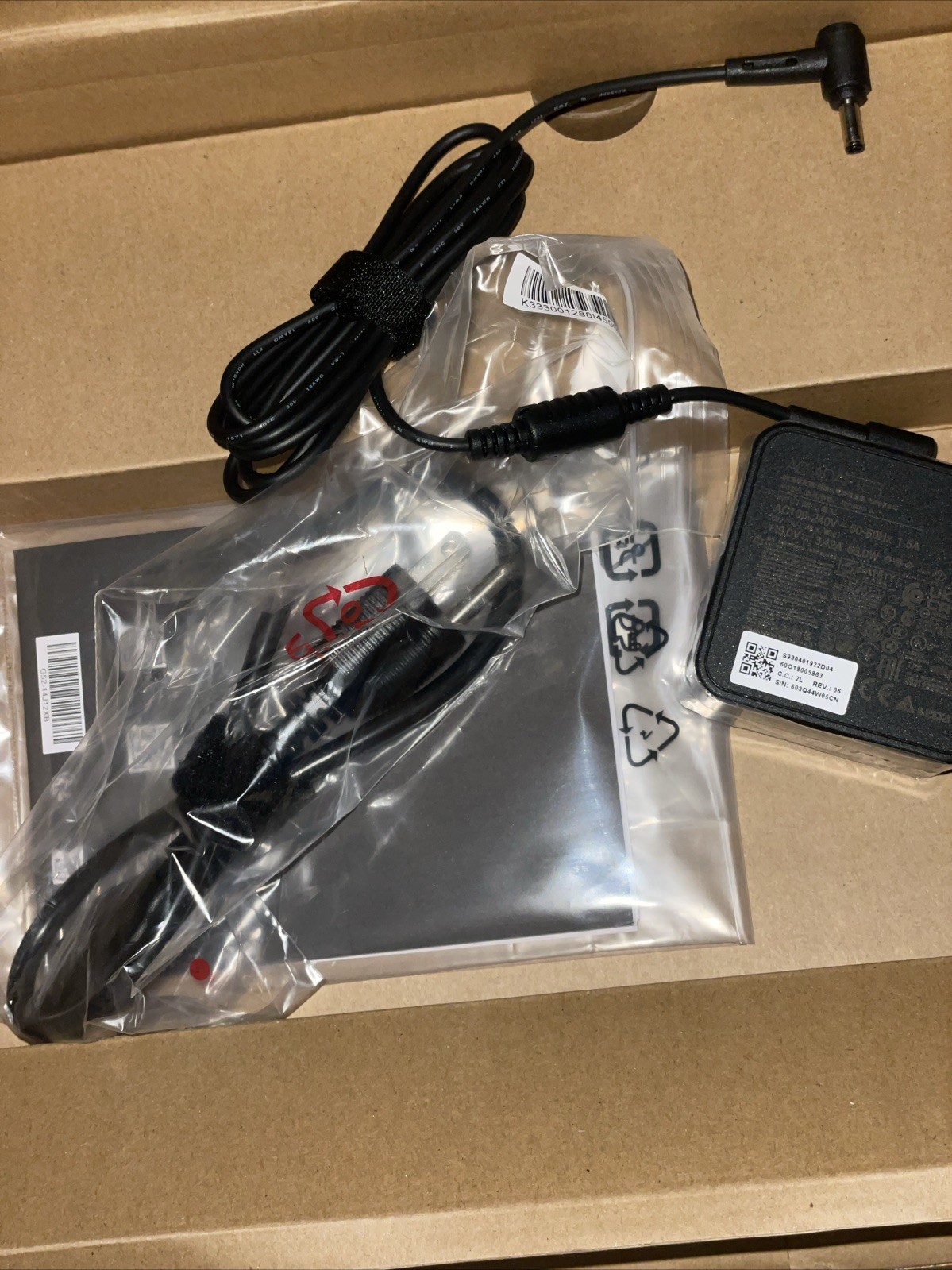 MSI Modern 14 C12MO-1254US Black 14″ i3-1215U 512GB 8GB Win 11 Laptop Computer