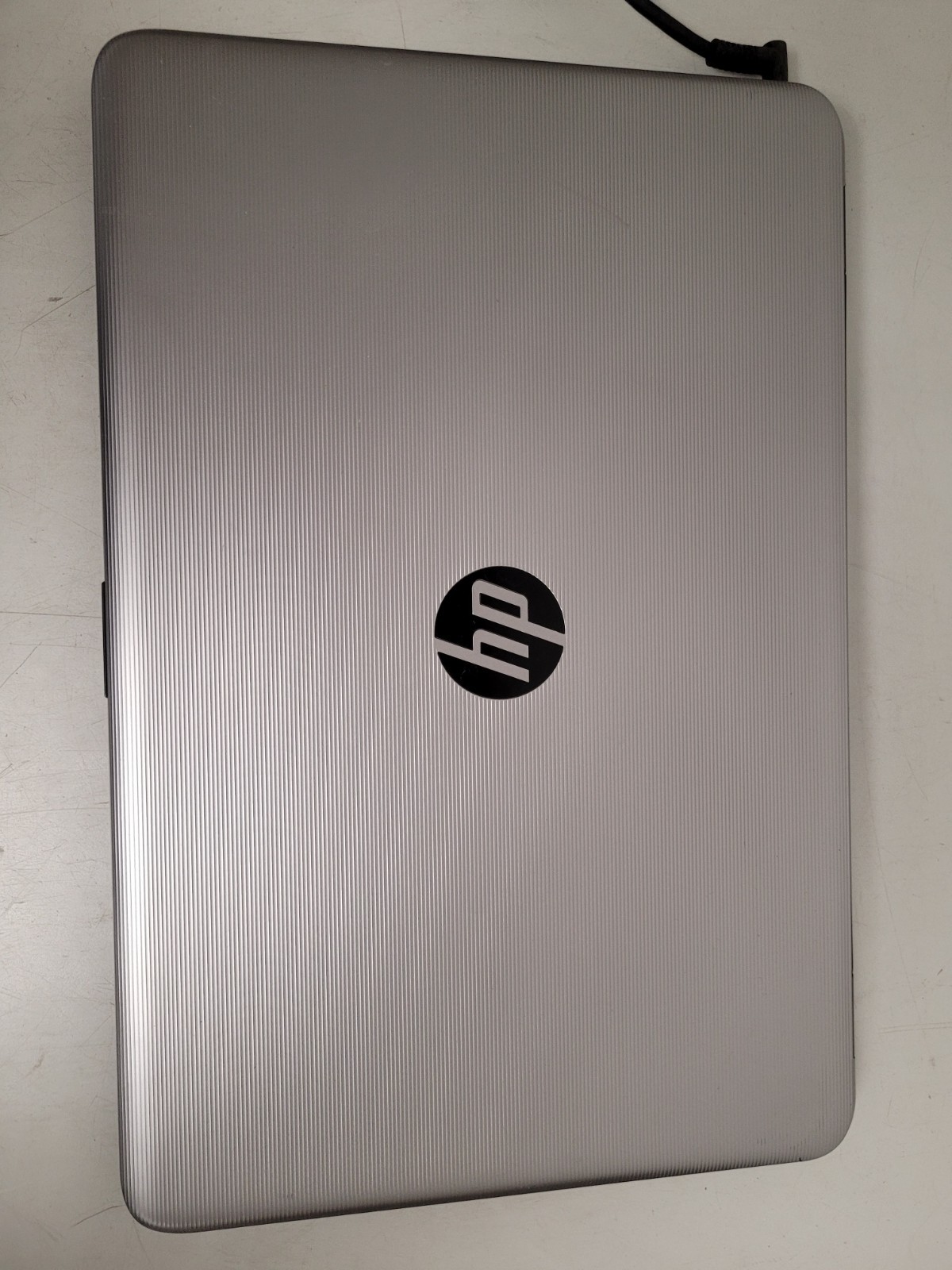Hp notebook 17-x061nr 17.3″ i3-6100u 2.3ghz 8Gb ram 1tb hdd charger 8CG707101P
