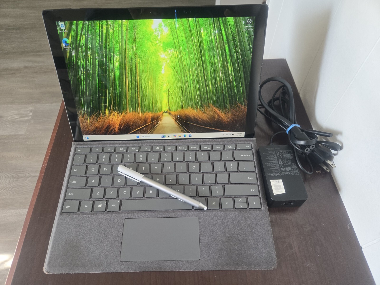 Microsoft Surface Pro 7 i7-10th Gen 16GB RAM KB & Pen