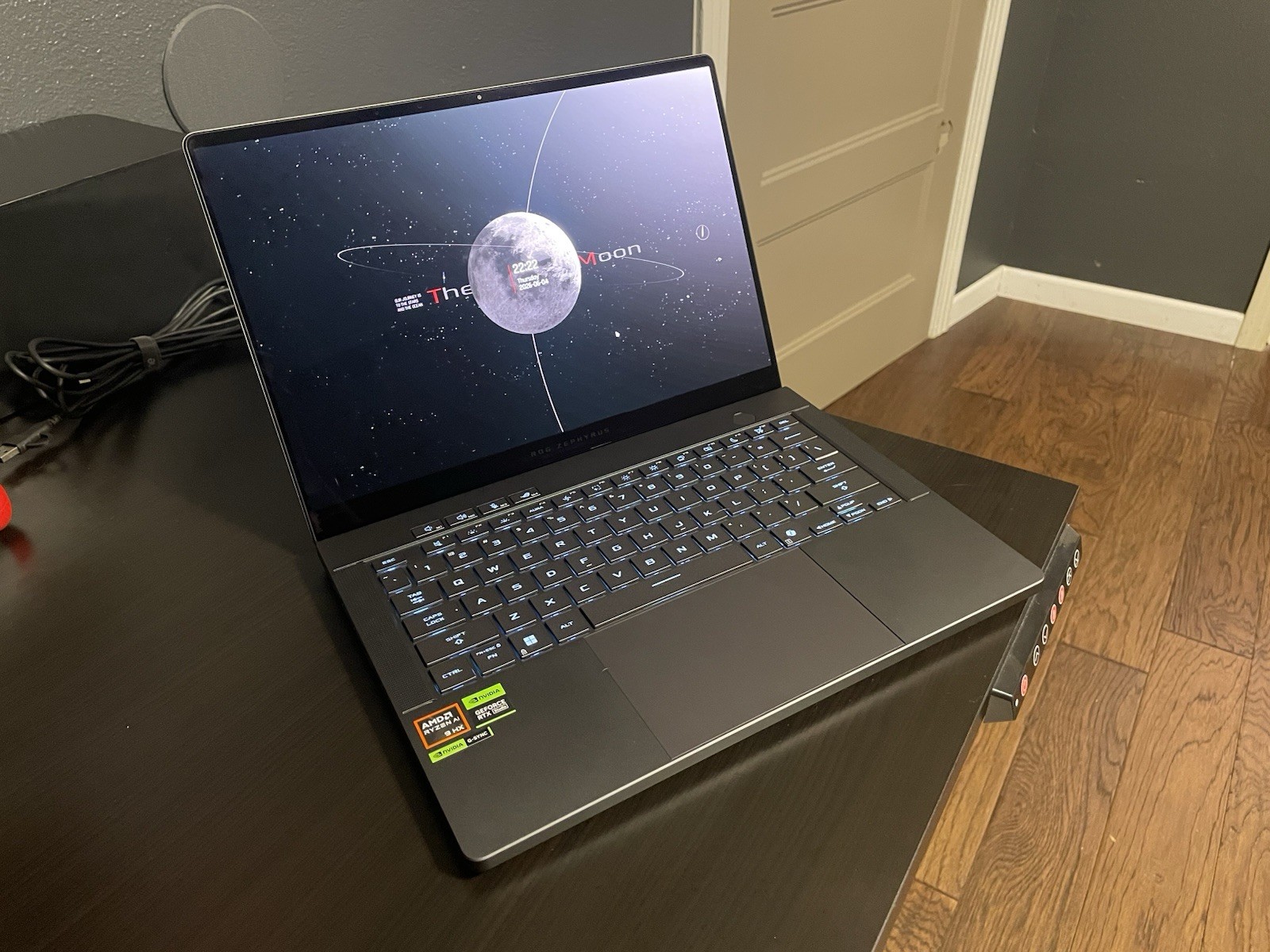 ASUS ROG ZEPHYRUS G14 [AMD HX370, 5070 ti, 1TB NVME, 32GB DDR5X RAM, OLED]