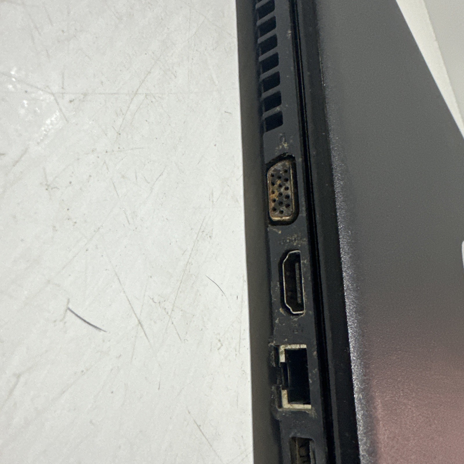 Hp 250 G3 Notebook i3-4005u 4gb Ram No Drives Boots Bios Water DMG