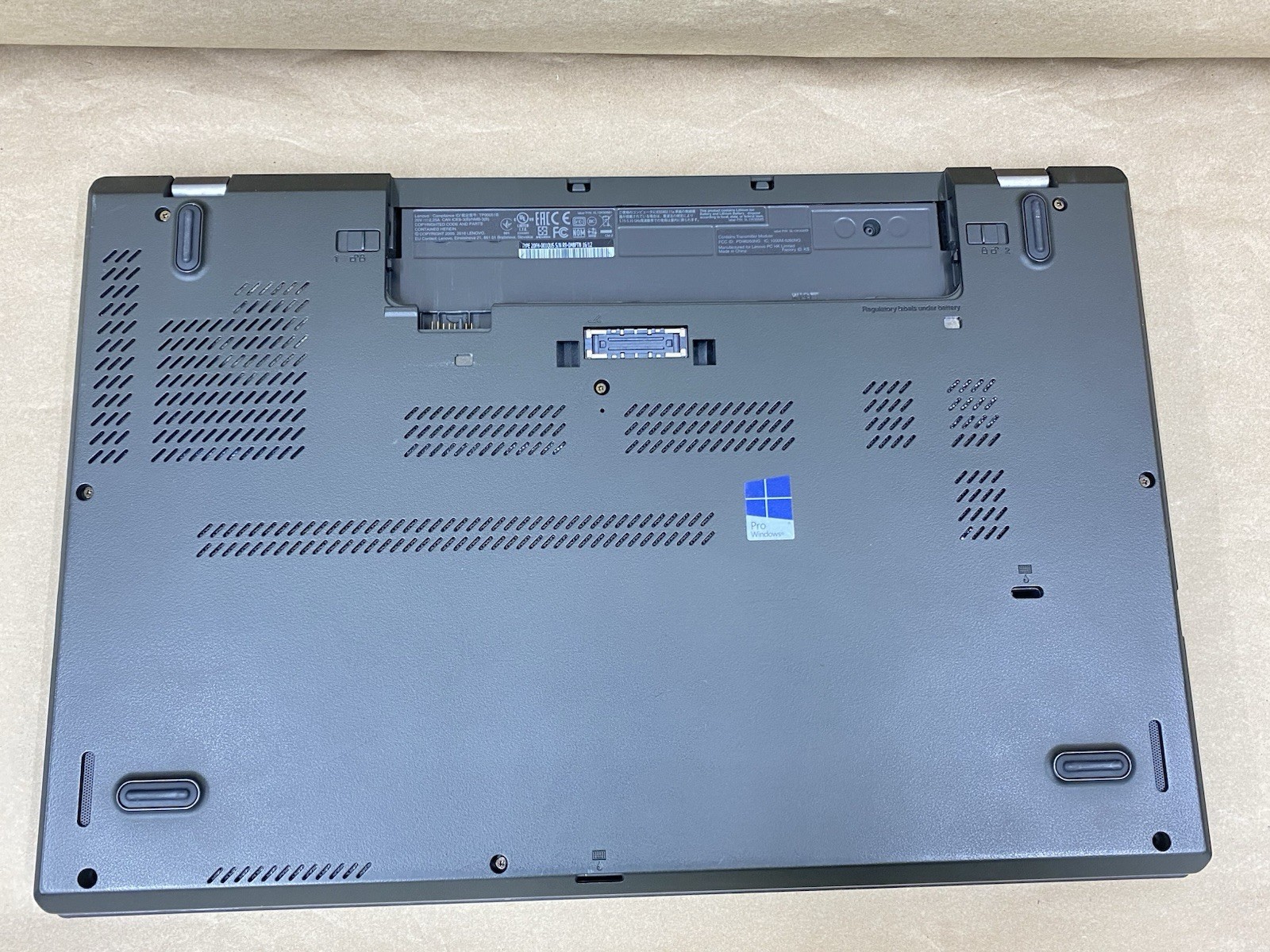 Lenovo T560 – 16″ 1366×768 – I5-6200U – 4GB – 128GB SSD – Win 10 Pro
