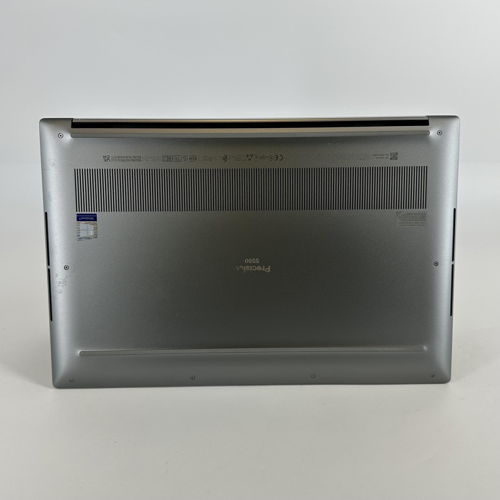 Dell Precision 5550 15.6 FHD+ i7-10750H 2.60GHz 32GB 1TB Quadro T1000 LCD BLEED