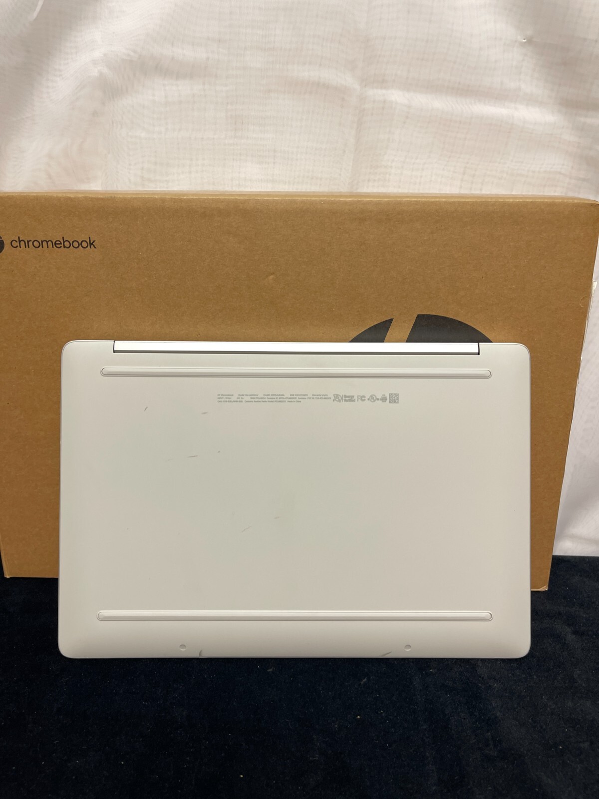 HP Chromebook 14a-na0024nr Silver 4GB RAM 32GB Storage Integrated 14″ Laptop