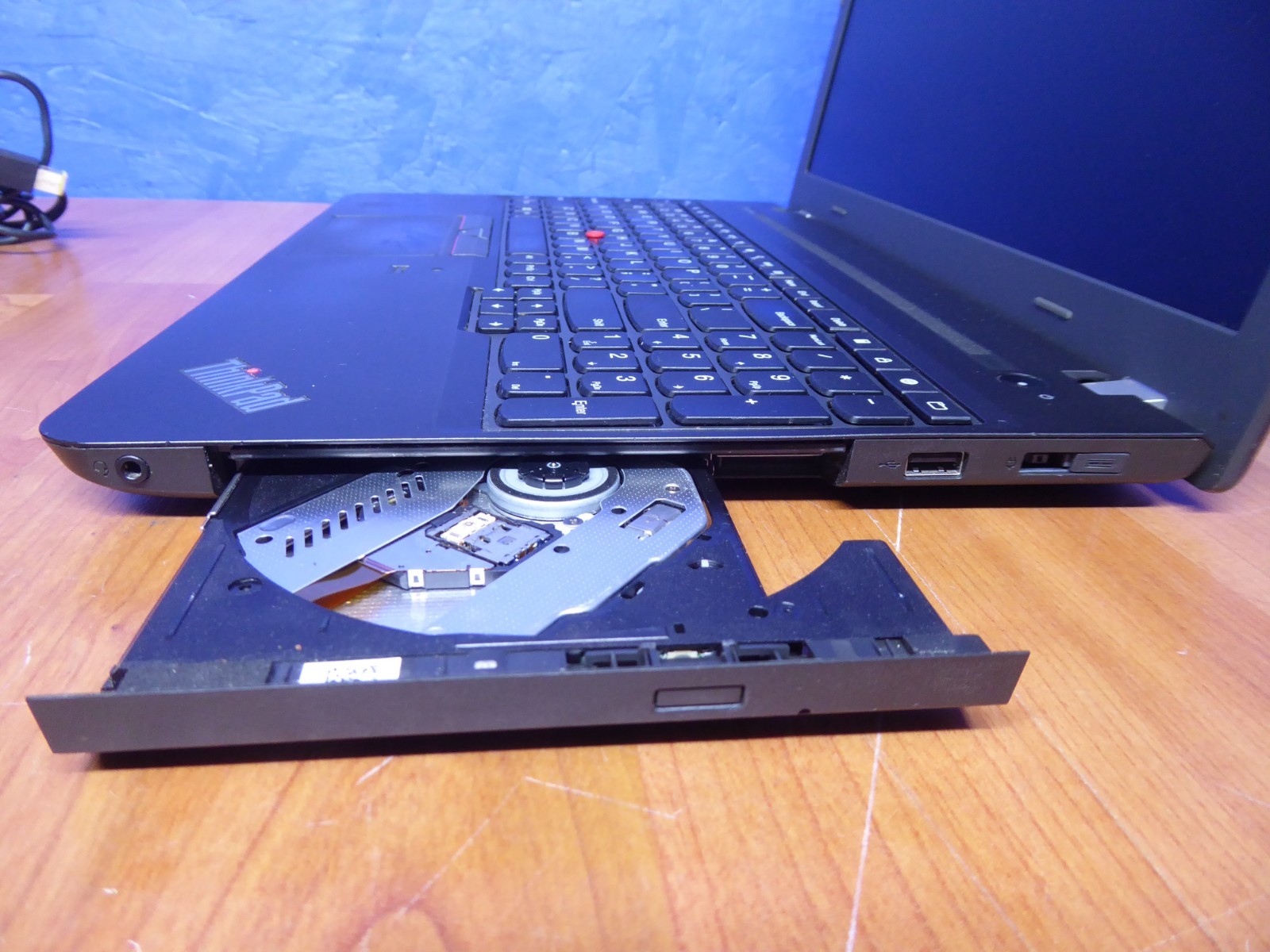 LENOVO THINKPAD E550 15.6″ i5-5200u 2.2GHz 8GB 500GB WINDOWS 10 PRO