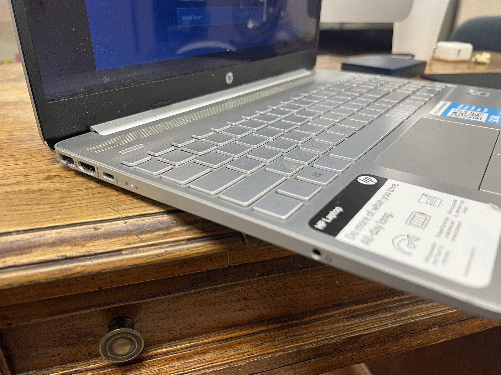HP 15-dw2048nr 15 inch (1TB, Intel Core i3 10th Gen., 1.20GHz, 8GB)…