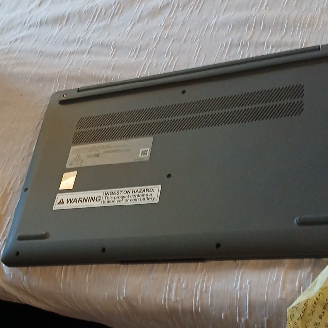 Lenovo IdeaPad 3 15.6″ Ryzen 3 8GB RAM 256GB SSD Win 11 Gray Charger