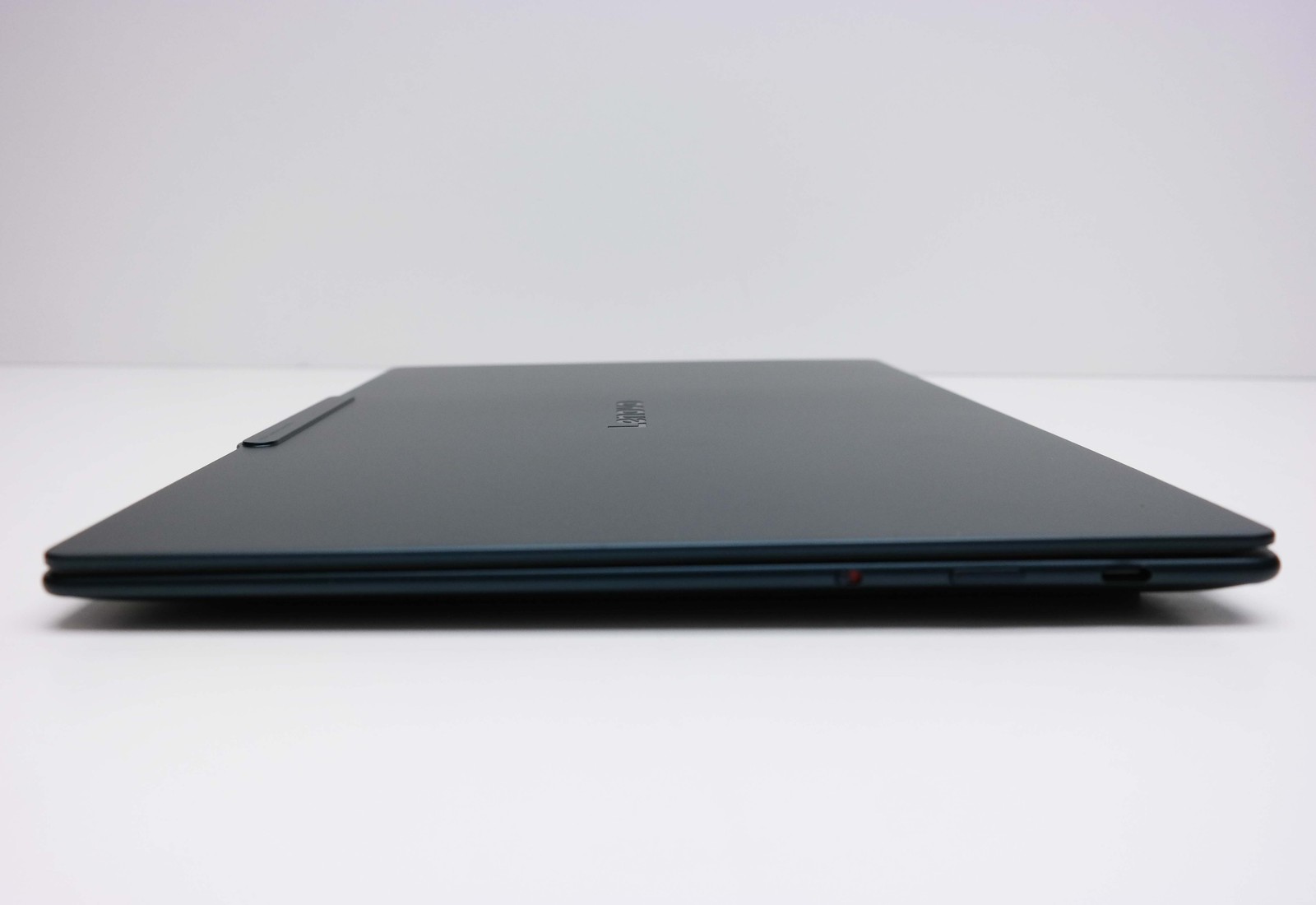 Lenovo Yoga Slim 7x 14.5″ Snapdragon X Elite 16GB 512GB SSD Blue