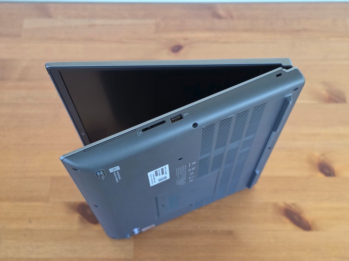 Lenovo ThinkPad P16 Gen 2 i7-13700HX 16″ 2560×1600 32GB RTX 2000 Ada PS
