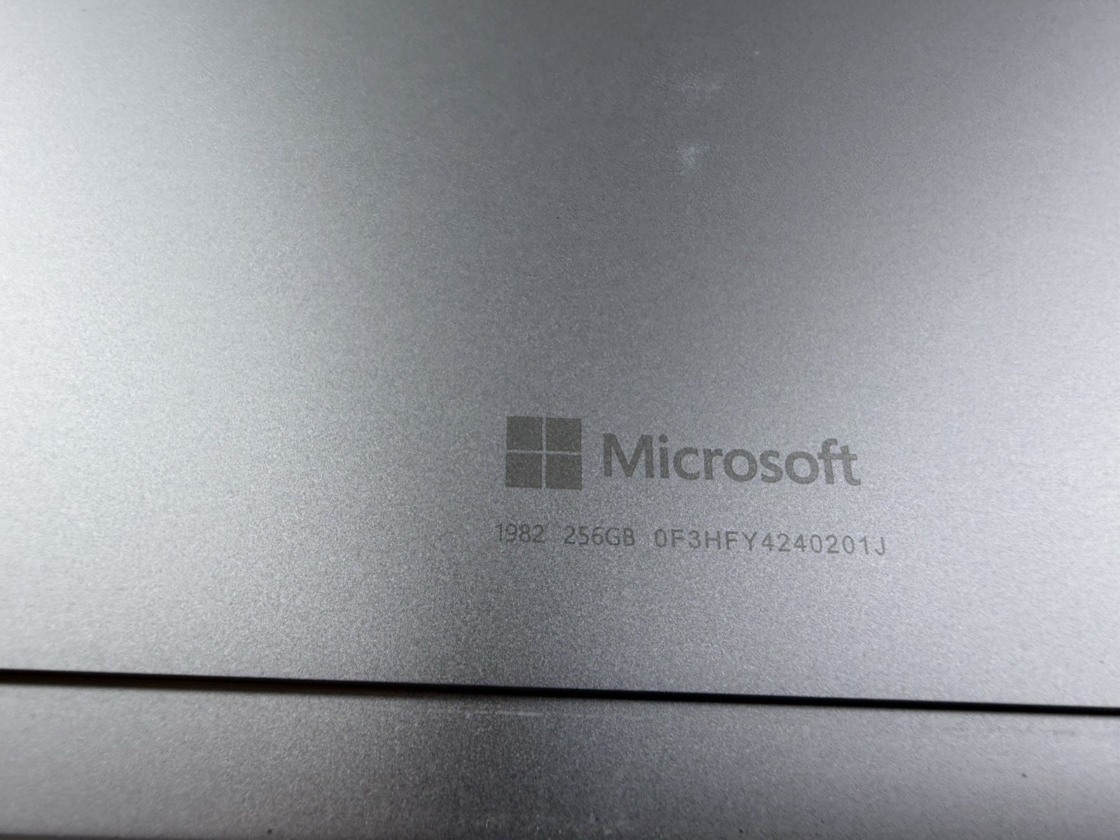 Microsoft Surface Pro 8 (1982) i5-1145G7 – 16GB RAM – 256GB 120Hz – Win 11 Pro