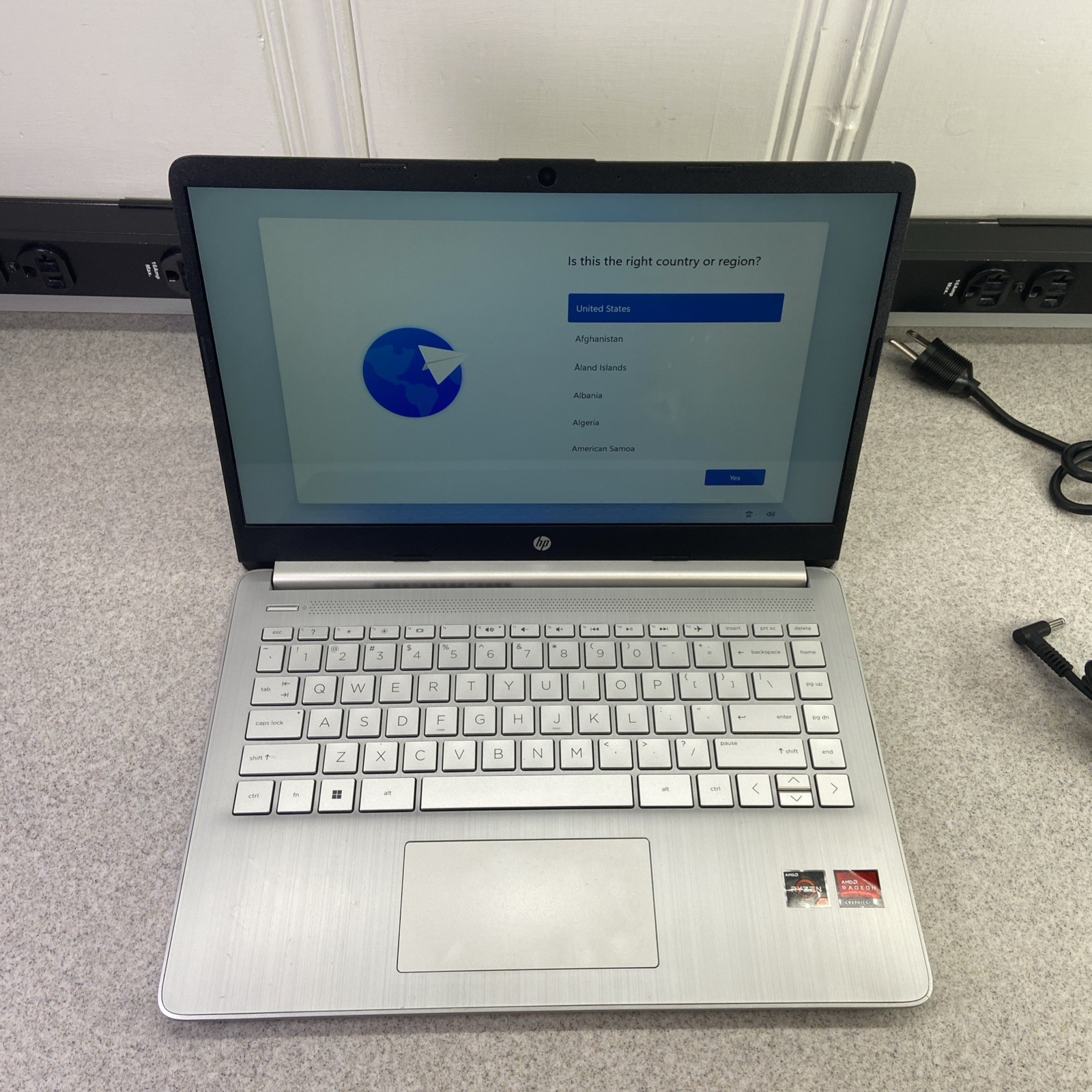 HP 14-fq0110wm HP 14″ FHD AMD Ryzen 3 3250U 2.6GHz AMD Radeon Graphics 4GB RAM
