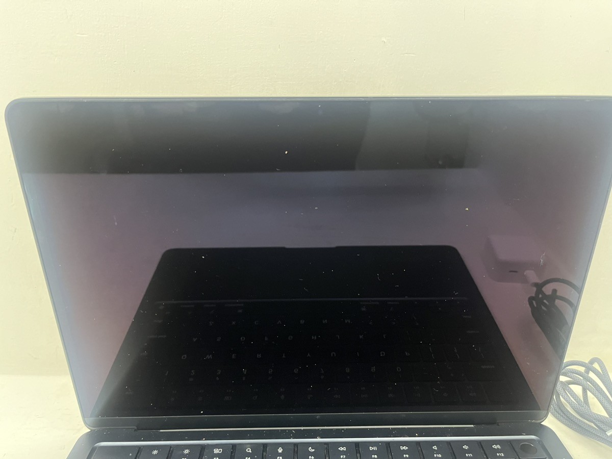 Apple A2681 Macbook Air 13.6″ M2 512GB SSD 8GB Ram Laptop Midnight Blue