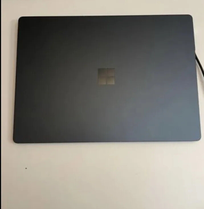 Microsoft Surface Laptop 2 13.5 Inch (256 GB, Intel Core i7 8th Gen., 1.60 GHz,