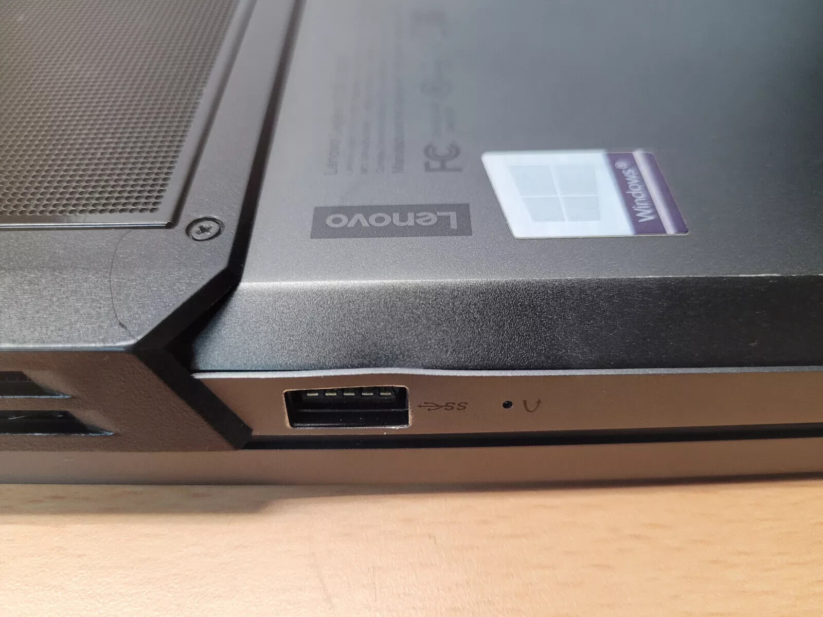 Lenovo Legion Y730-17ICH Laptop i7-8750H 2.20 GHz 16GB 128GB SSD GTX 1050Ti W10H