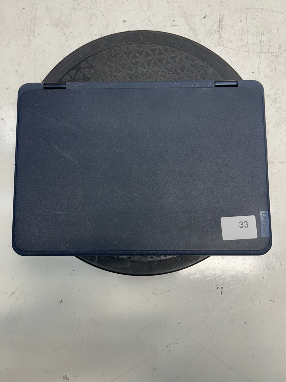 Lenovo Ideapad 300w AMD 3015e 1.20GHz 4GB 64GB eMMC No OS Cracked Screen