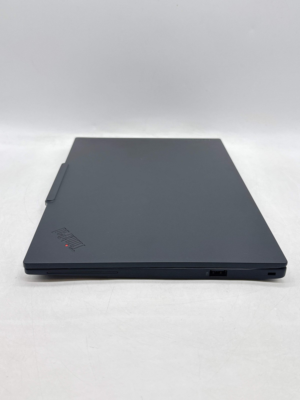 Lenovo ThinkPad X13 Gen 6 13.3″ intel Core Ultra 5 235U 512GB SSD 32GB DDR5 RAM