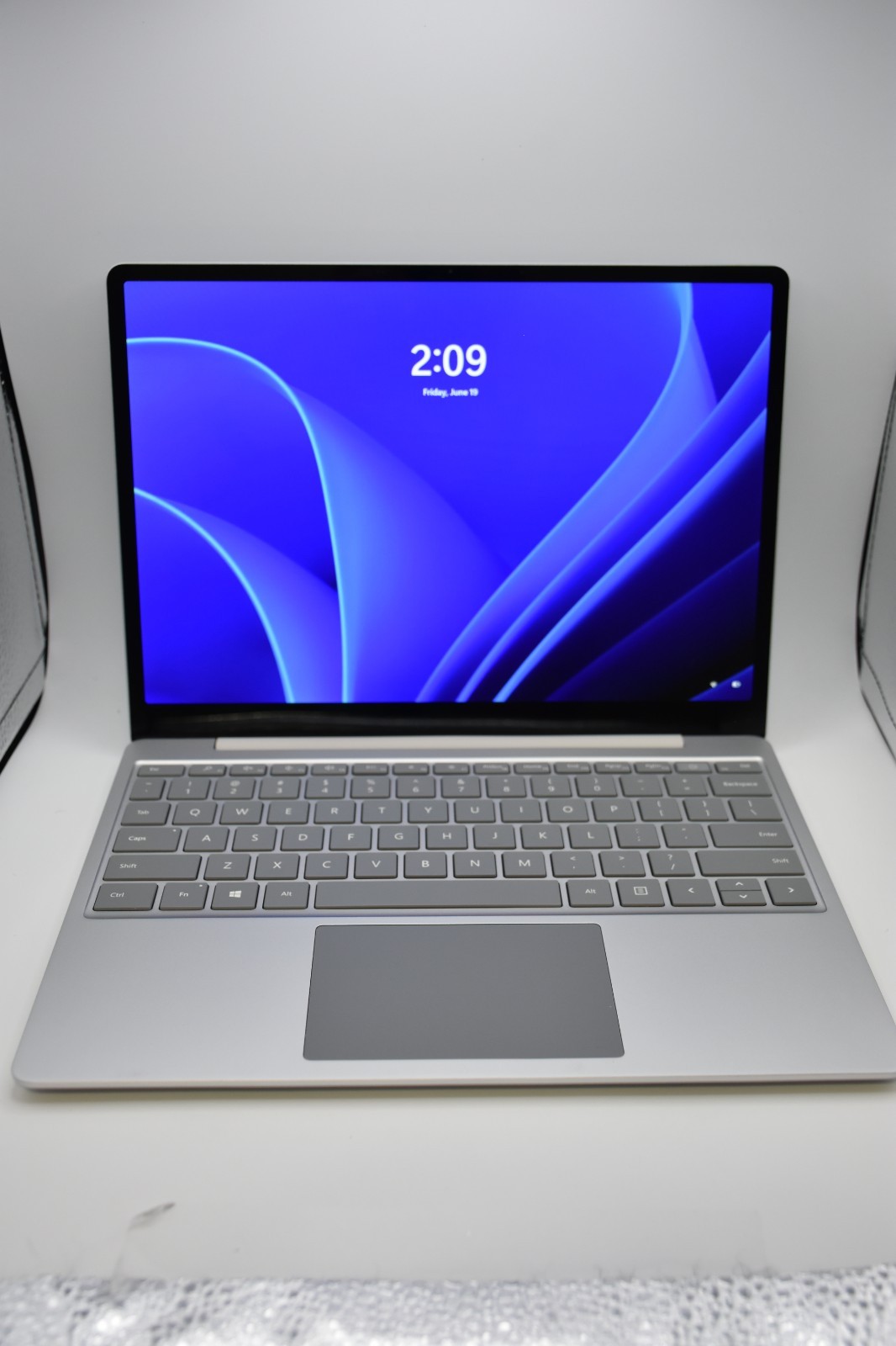 Microsoft Surface Laptop Go 12.4″ i5-1035G1 16GB RAM 256GB SSD Windows 11