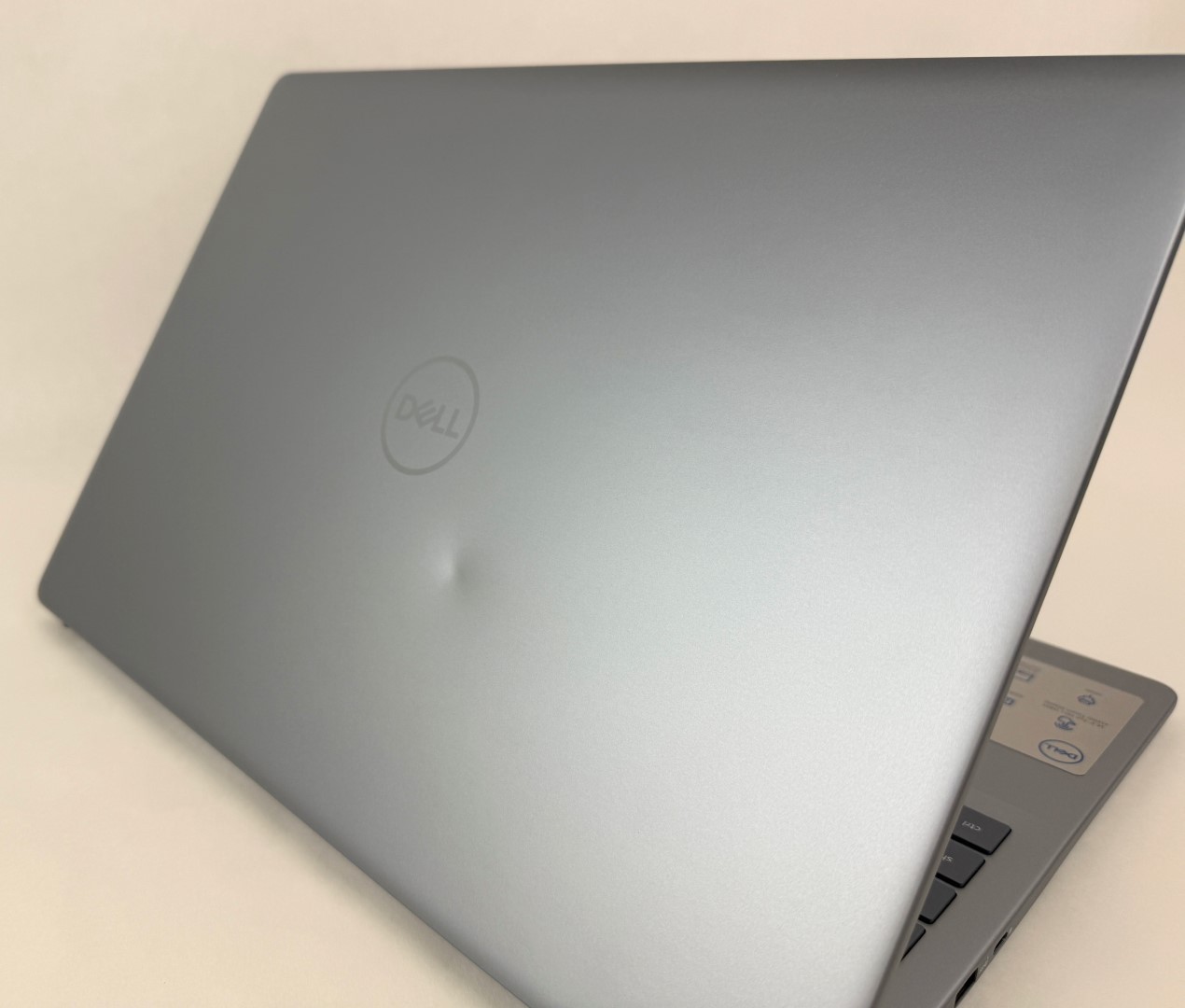 Dell Inspiron 5640 16″ 1920×1200 Touch Core 7 150U 32GB 1TB SSD W11H – Dent