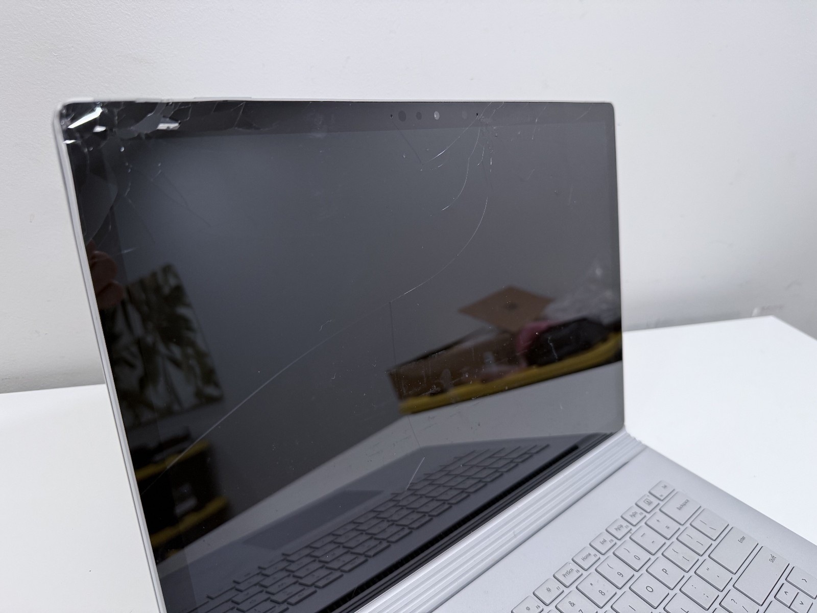 Microsoft Surface Book 3 i7-1065G7 CPU @ 1.30GHz 32 GB RAM 1 TB Win 10 Pro