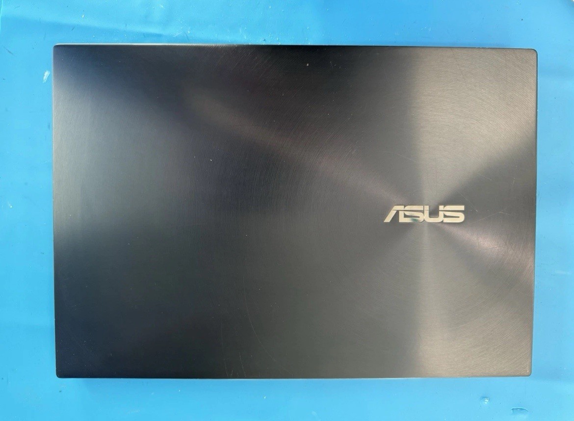 ASUS ZenBook Duo 15.6″ Intel Core i7 NVIDIA RTX SSD Laptop Windows 11 Black
