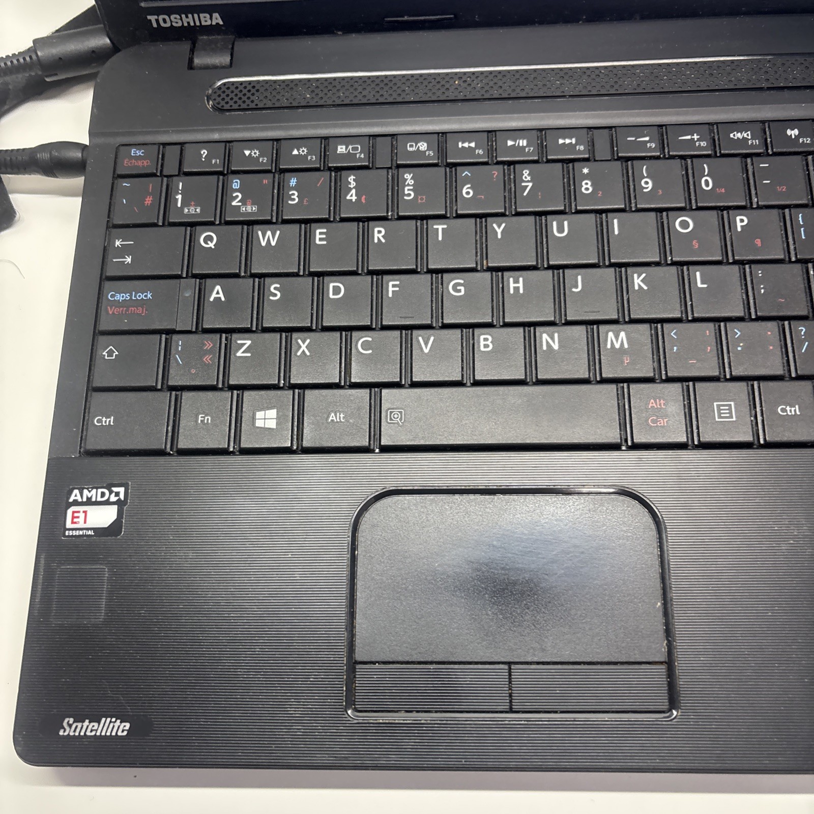 Toshiba Satellite C50D-A, 15.6-inch Laptop AMD E1-2100 1.0 GHz-4 GB RAM **READ**