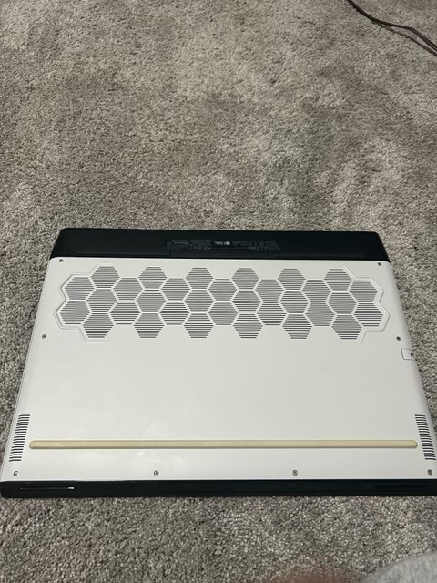 alienware m17 r3 gaming laptop – gray w/backlit keyboard – one owner