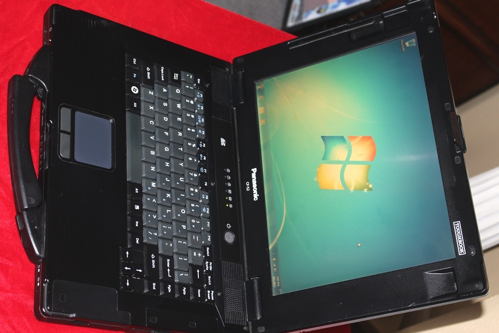 Panasonic Toughbook CF-52 Core 2 Duo 2.26GHz / 4GB / 250G / Win 7 / Touchscreen