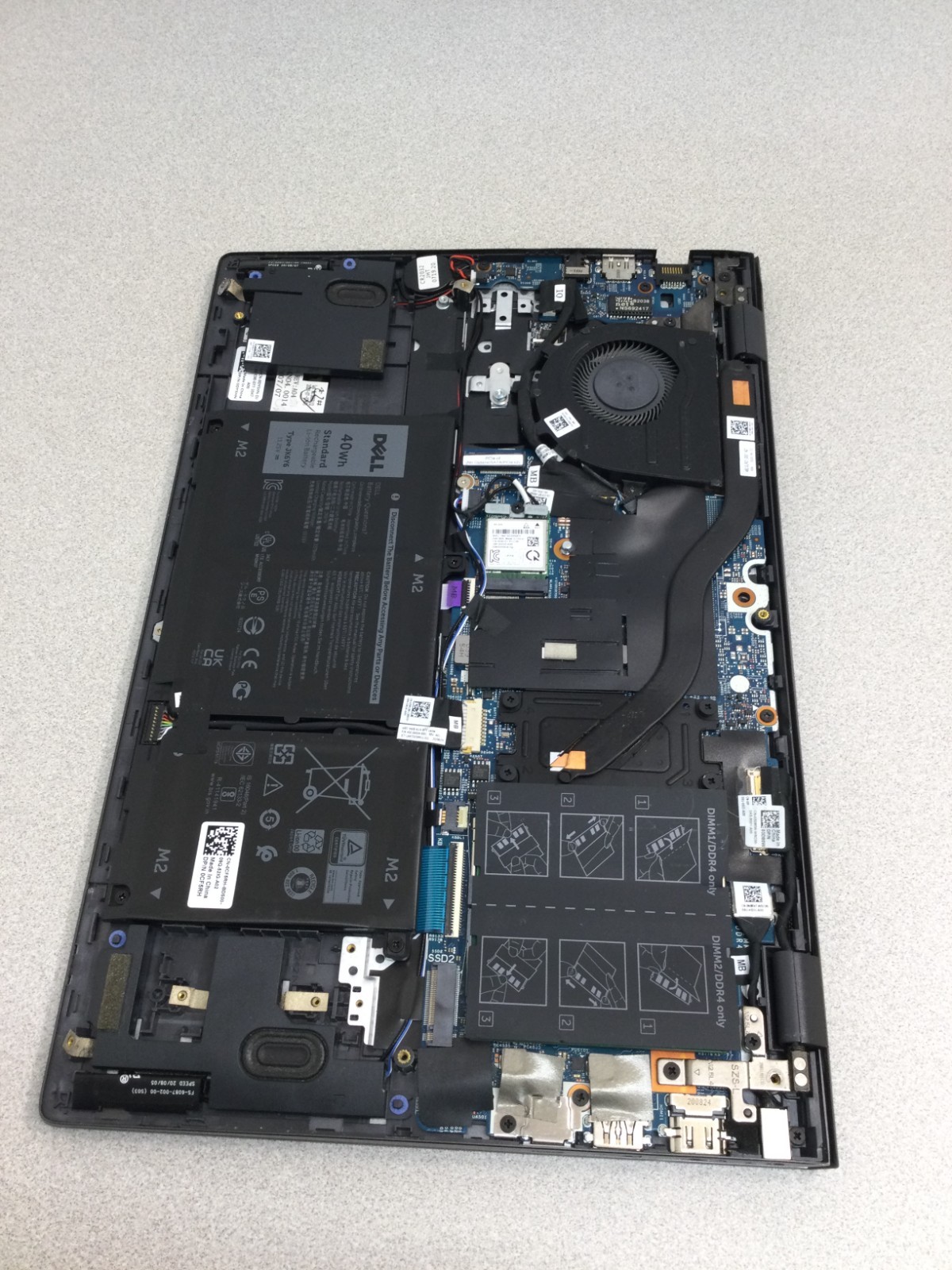 **AS-IS**Dell Vostro 5402 14″ core i5 11th gen 8GB RAM /NO SSD /PARTS OR REPAIR!