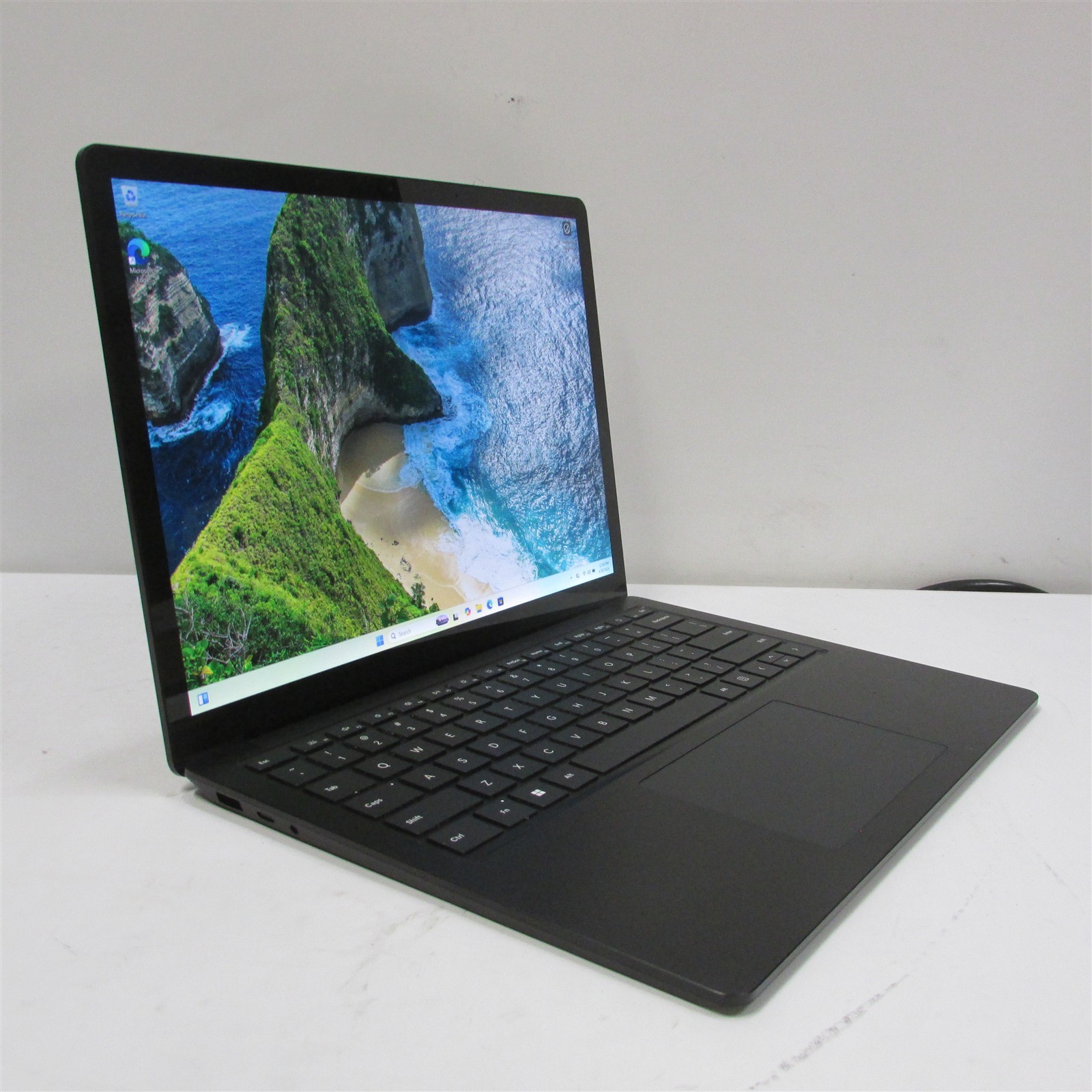Microsoft Surface Laptop 5 1951 i7-1245U 2.7GHz 16GB RAM 256GB 13.5″ Win 11 Pro