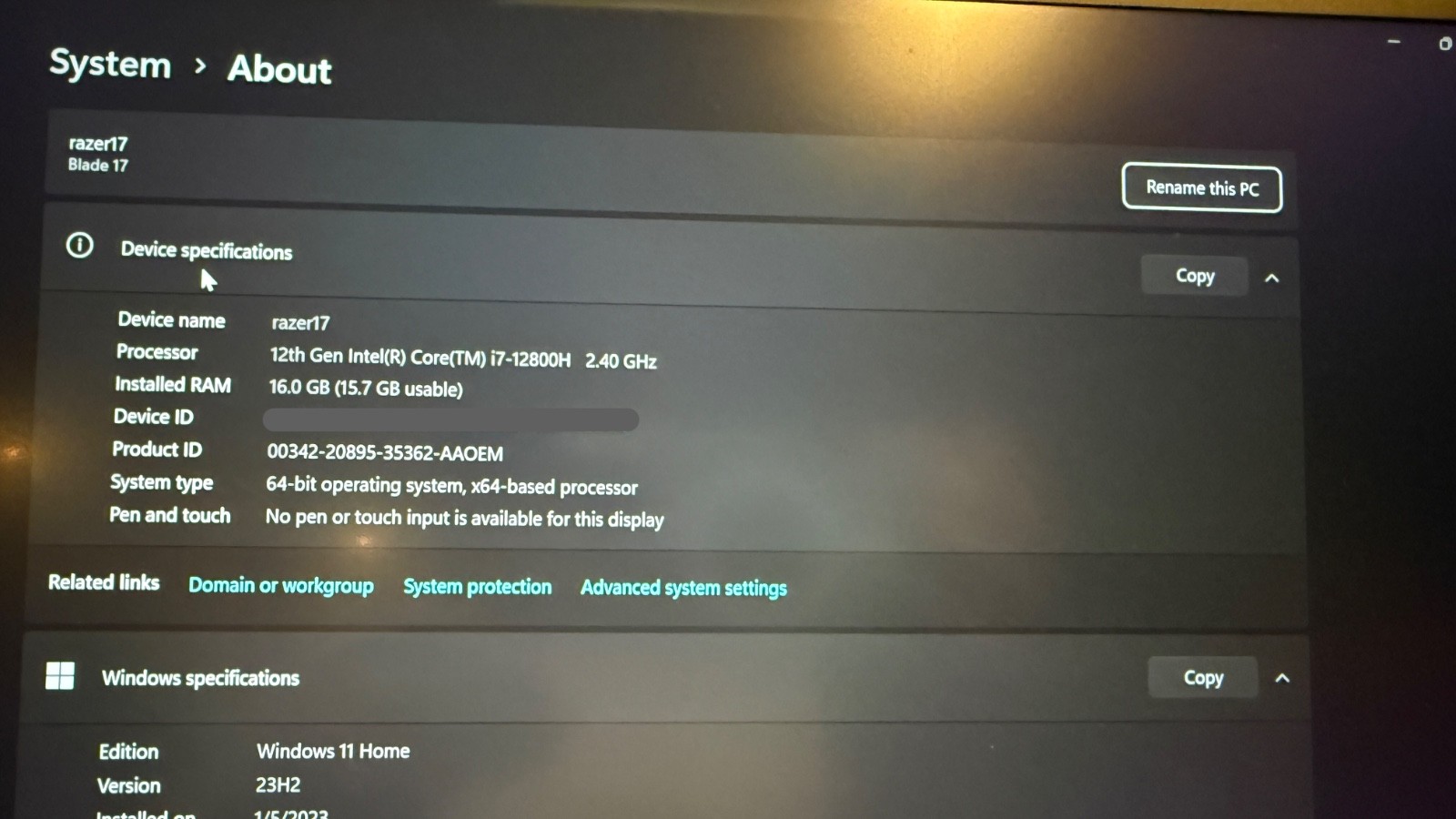 Razer Blade 17 2.4 GHz i7 16GB 1TB SSD RTX 3070 Ti Excellent